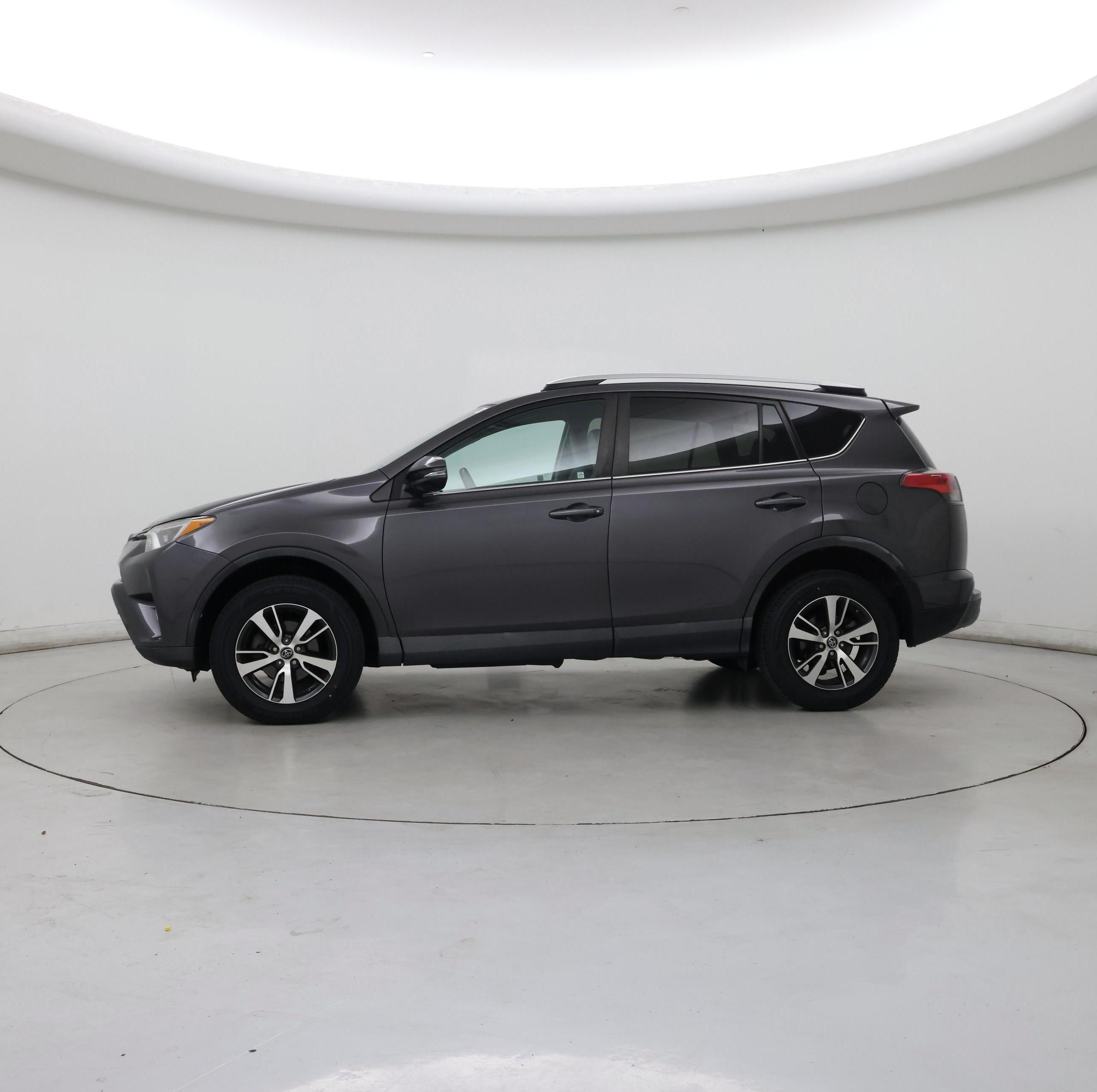Thumbnail: 2016 Toyota RAV4 - 3