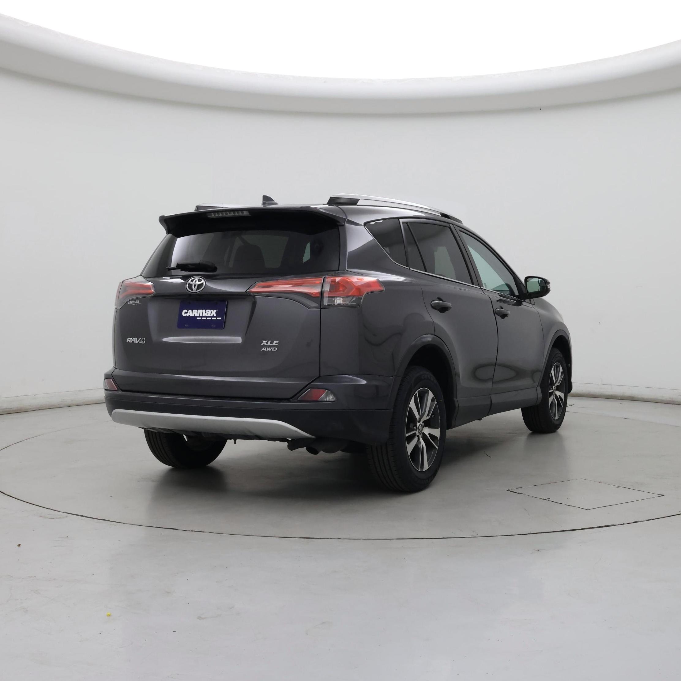 Thumbnail: 2016 Toyota RAV4 - 8