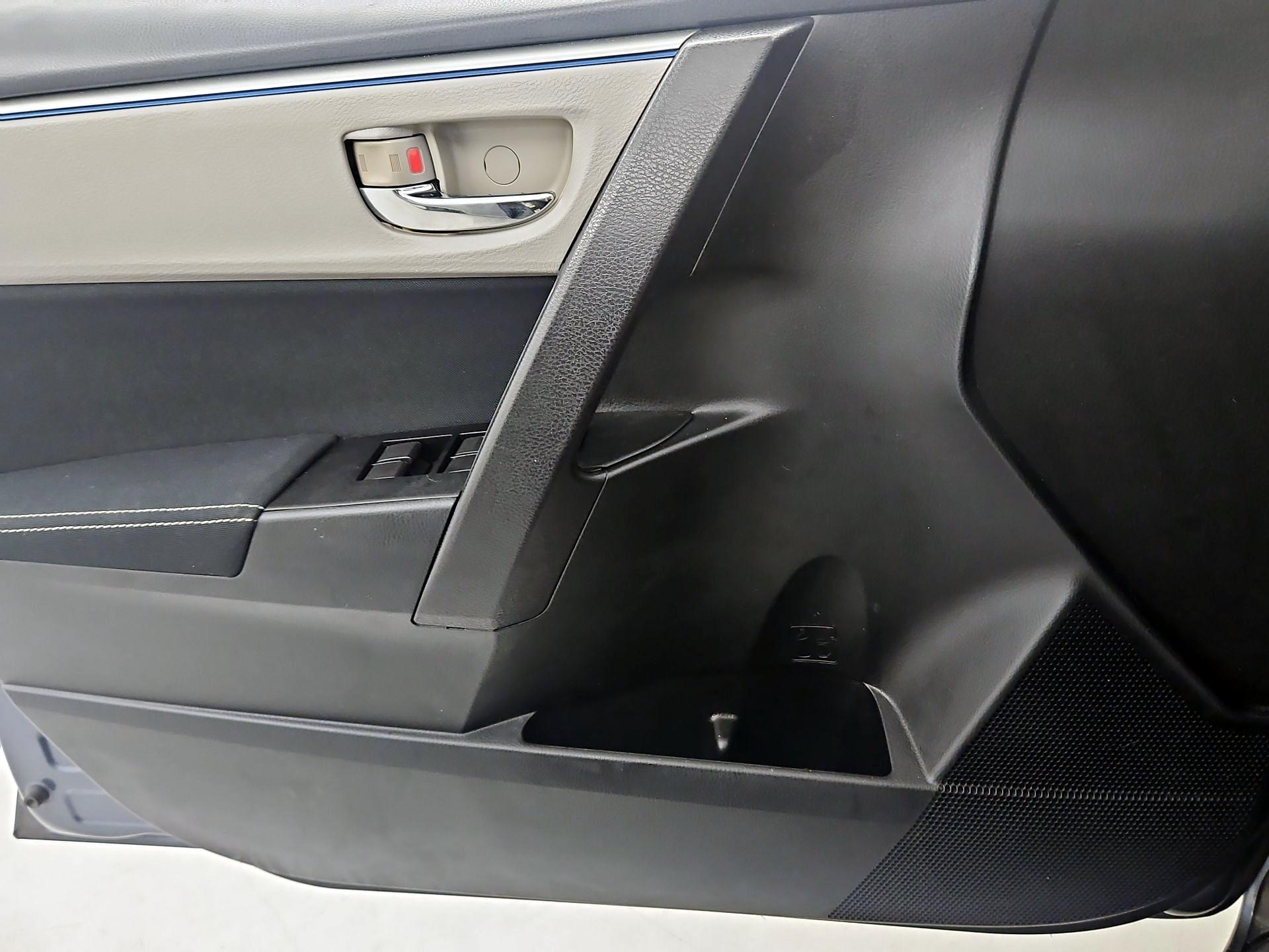 Thumbnail: 2015 Toyota Corolla - 12