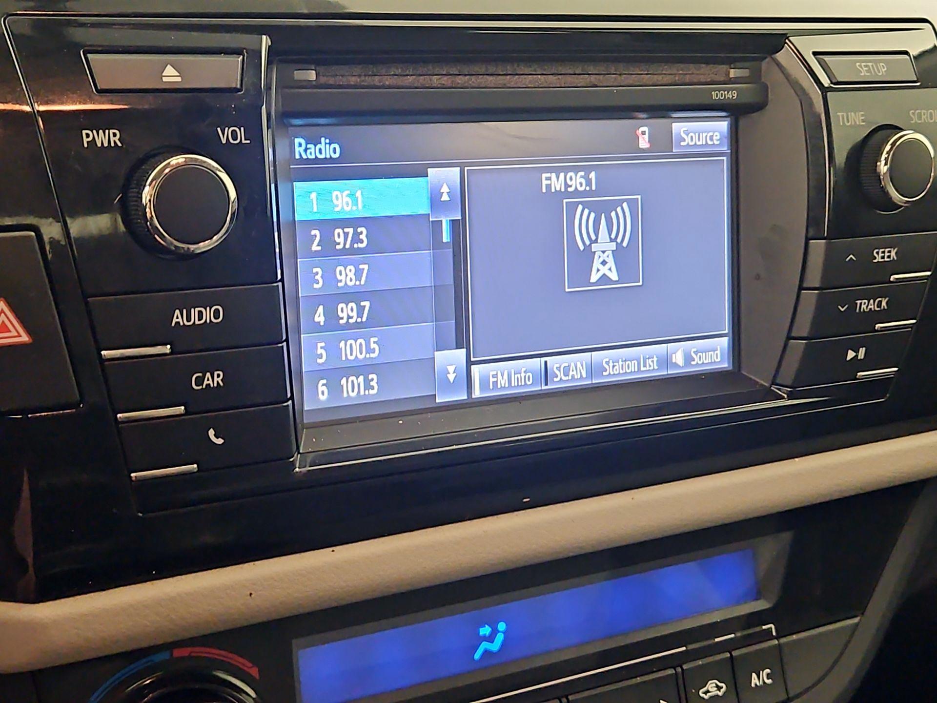 Thumbnail: 2015 Toyota Corolla - 15