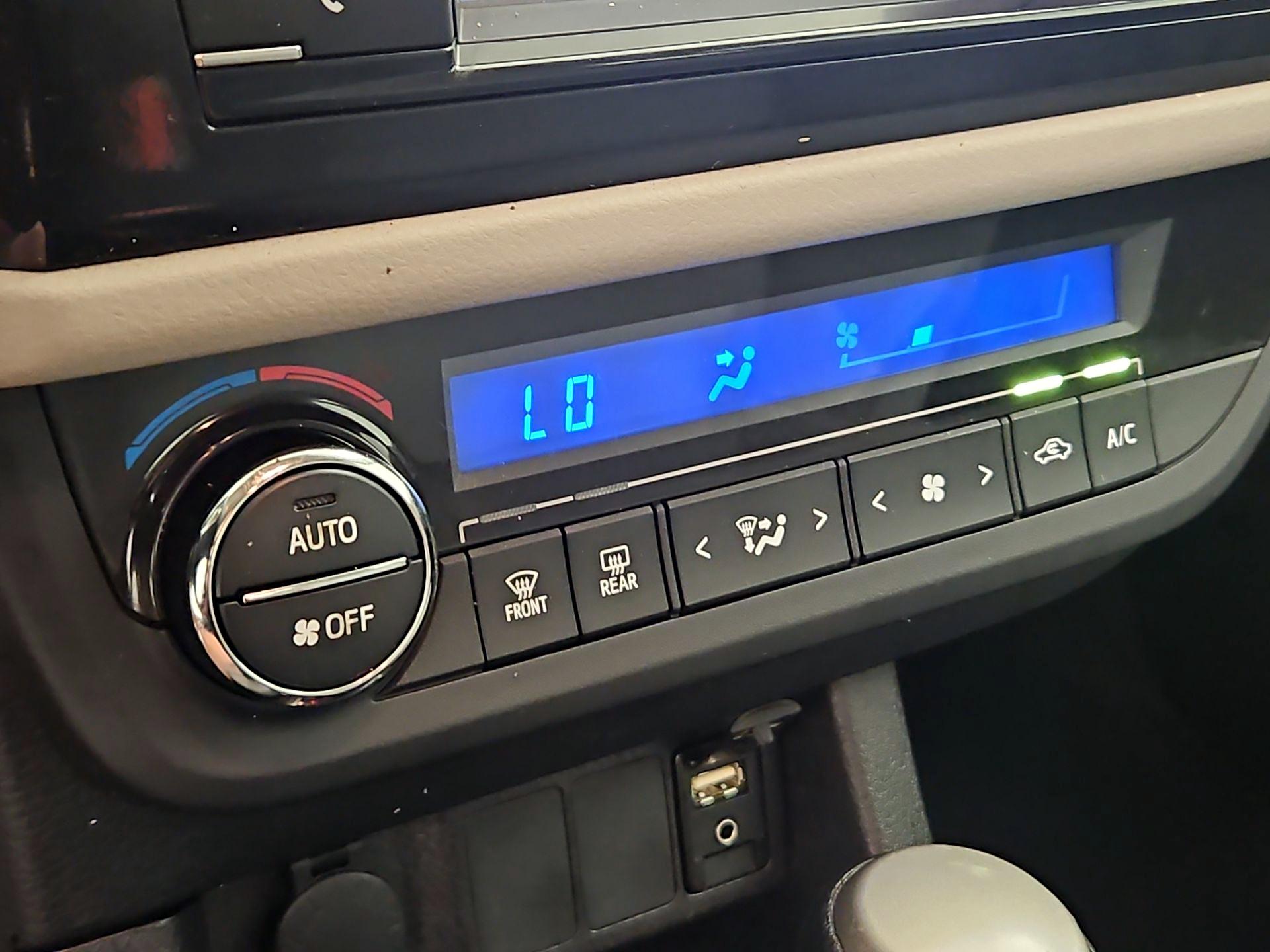 Thumbnail: 2015 Toyota Corolla - 16