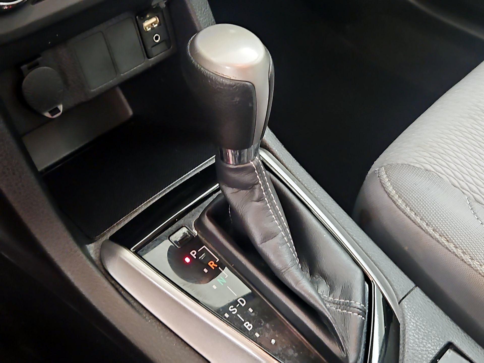 Thumbnail: 2015 Toyota Corolla - 17