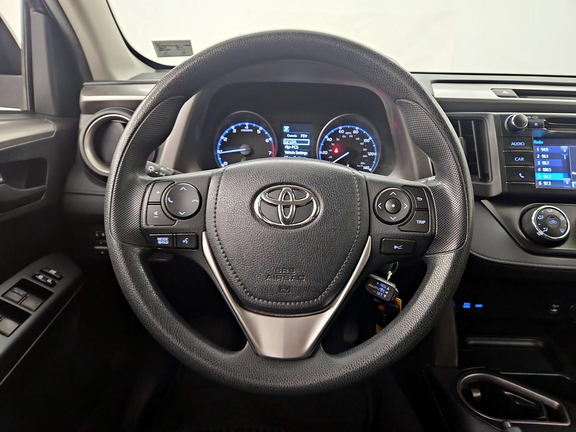 Thumbnail: 2017 Toyota RAV4 - 10