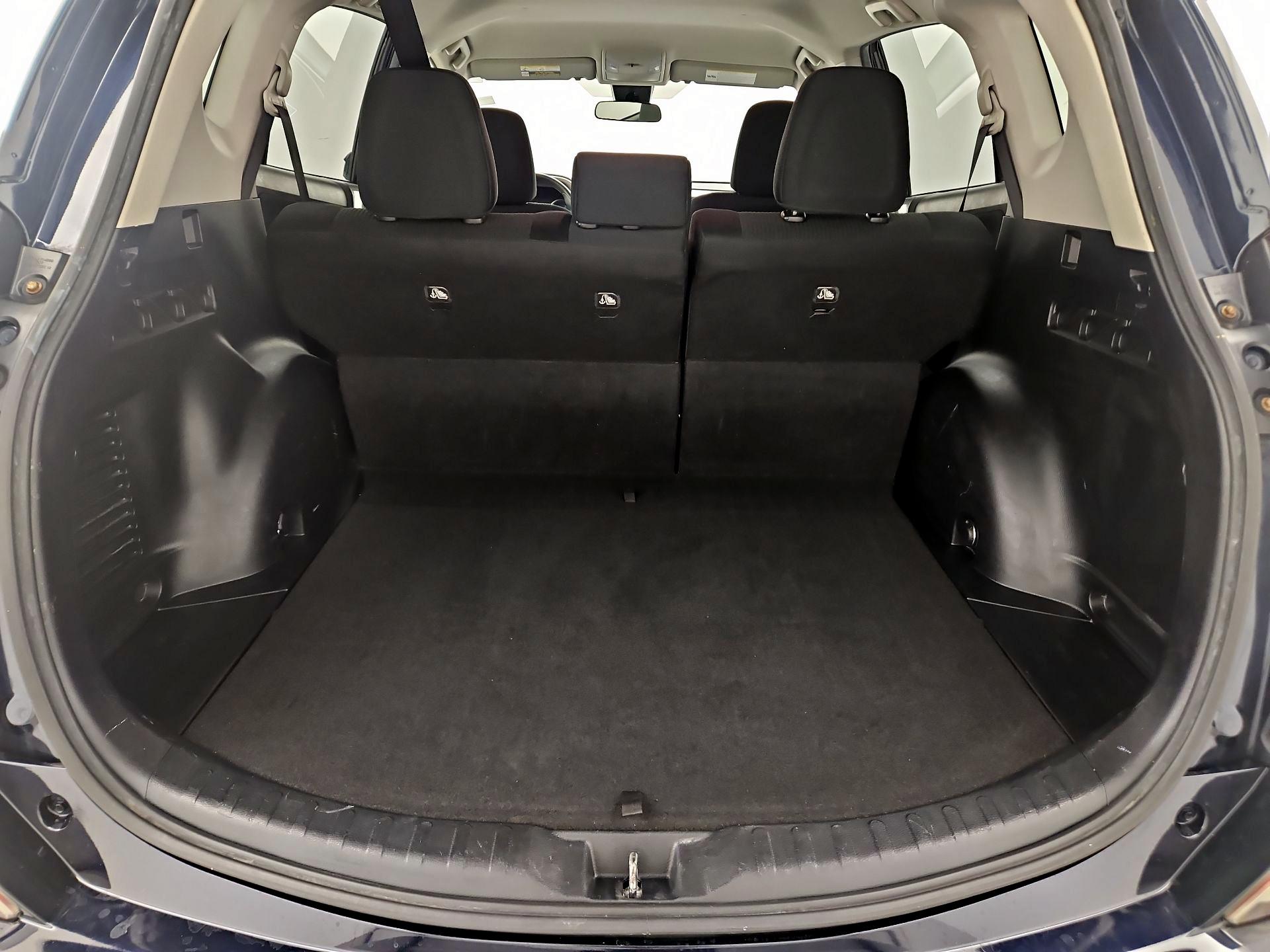 Thumbnail: 2017 Toyota RAV4 - 20