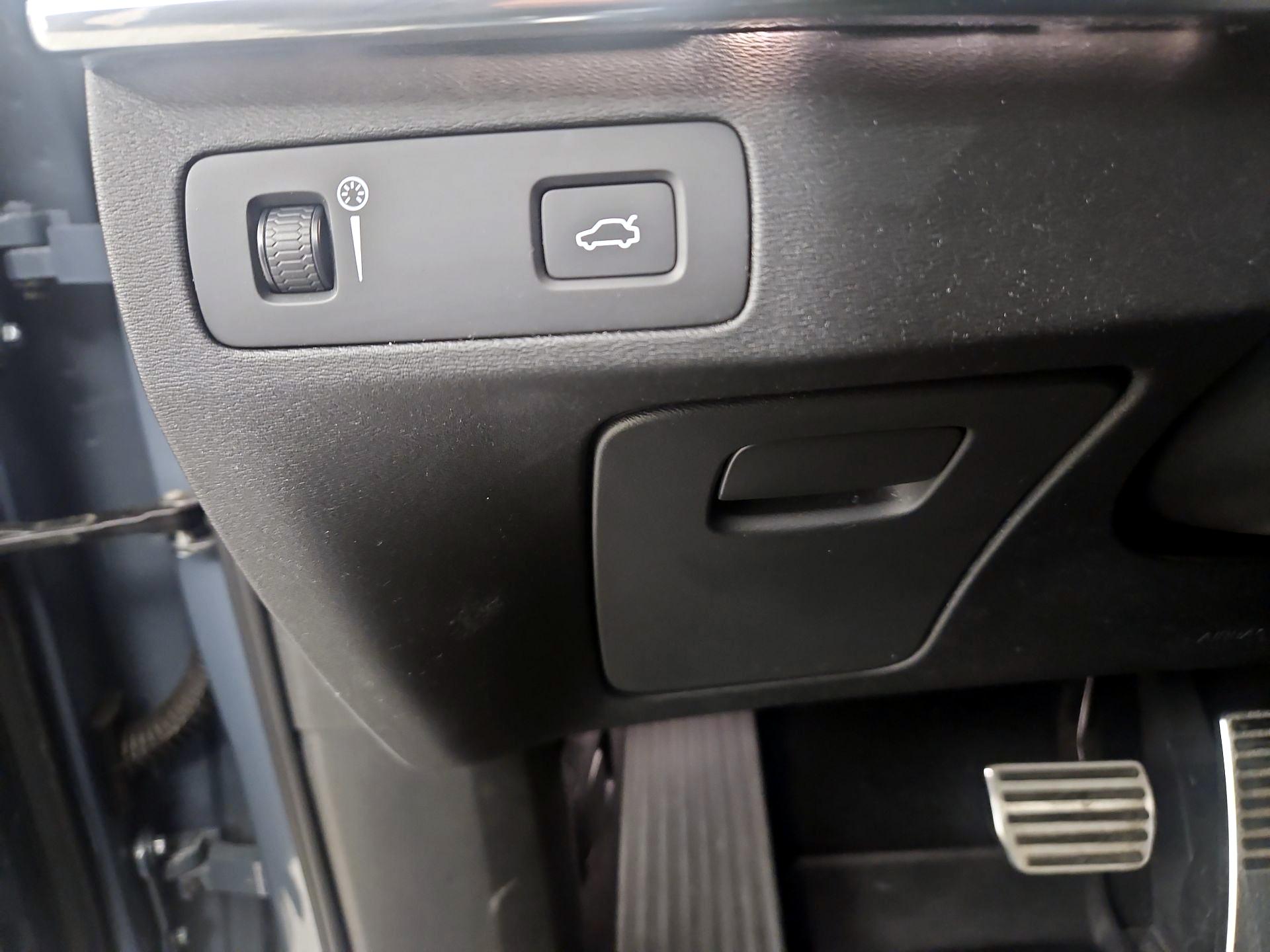 Thumbnail: 2020 Volvo XC90 - 13