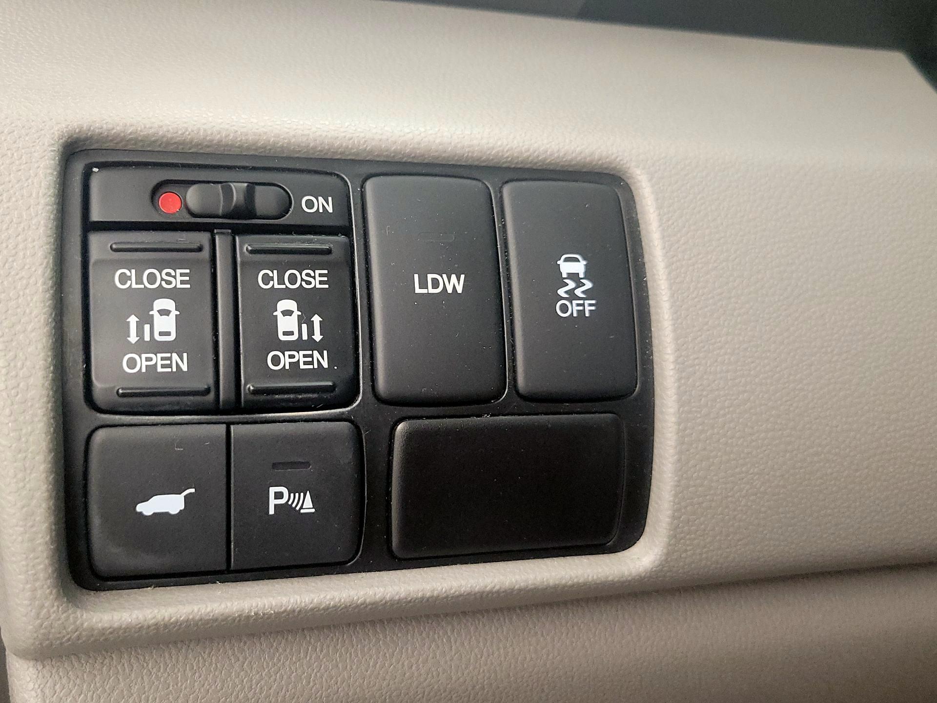 Thumbnail: 2015 Honda Odyssey - 13