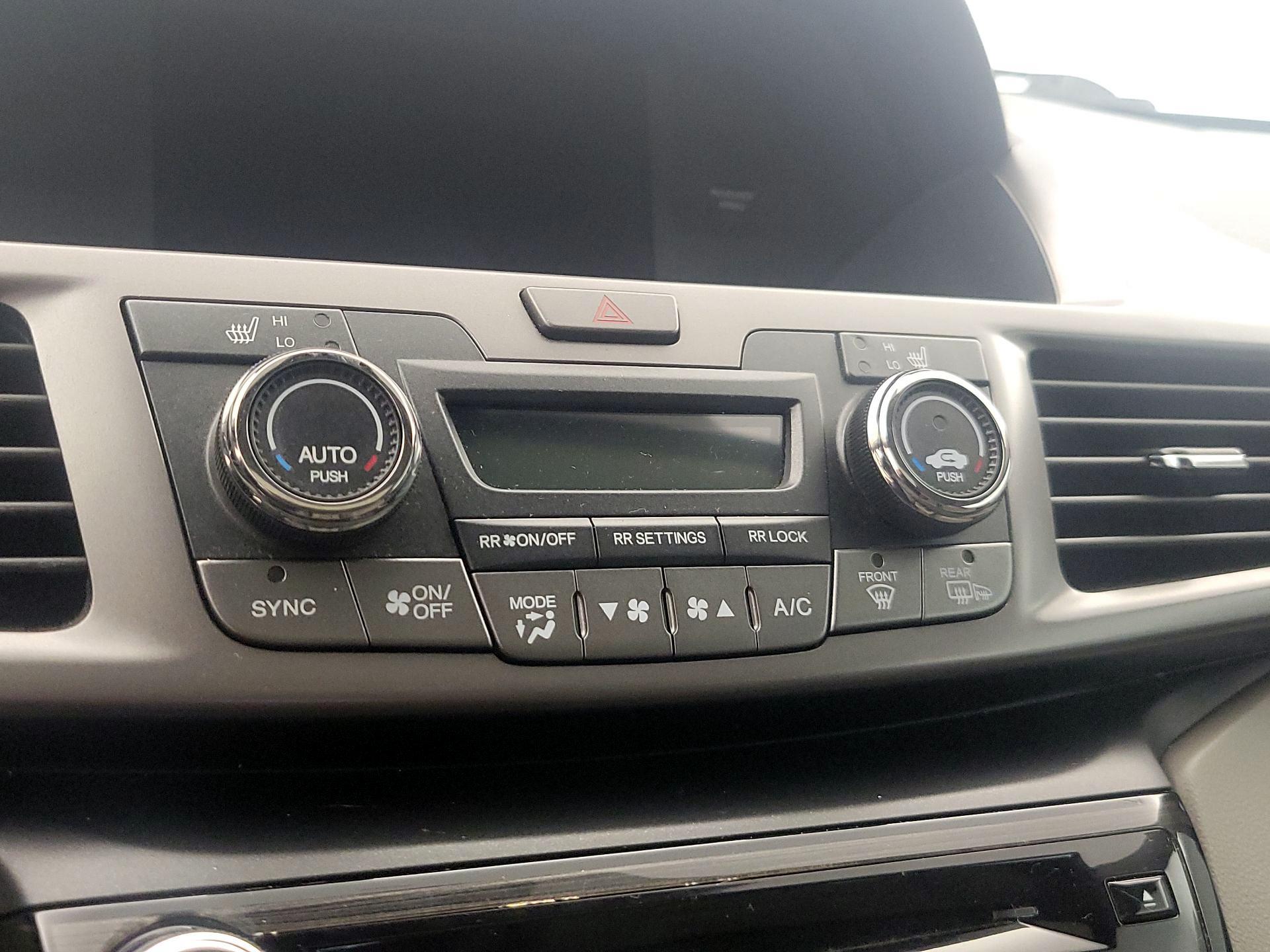 Thumbnail: 2015 Honda Odyssey - 17