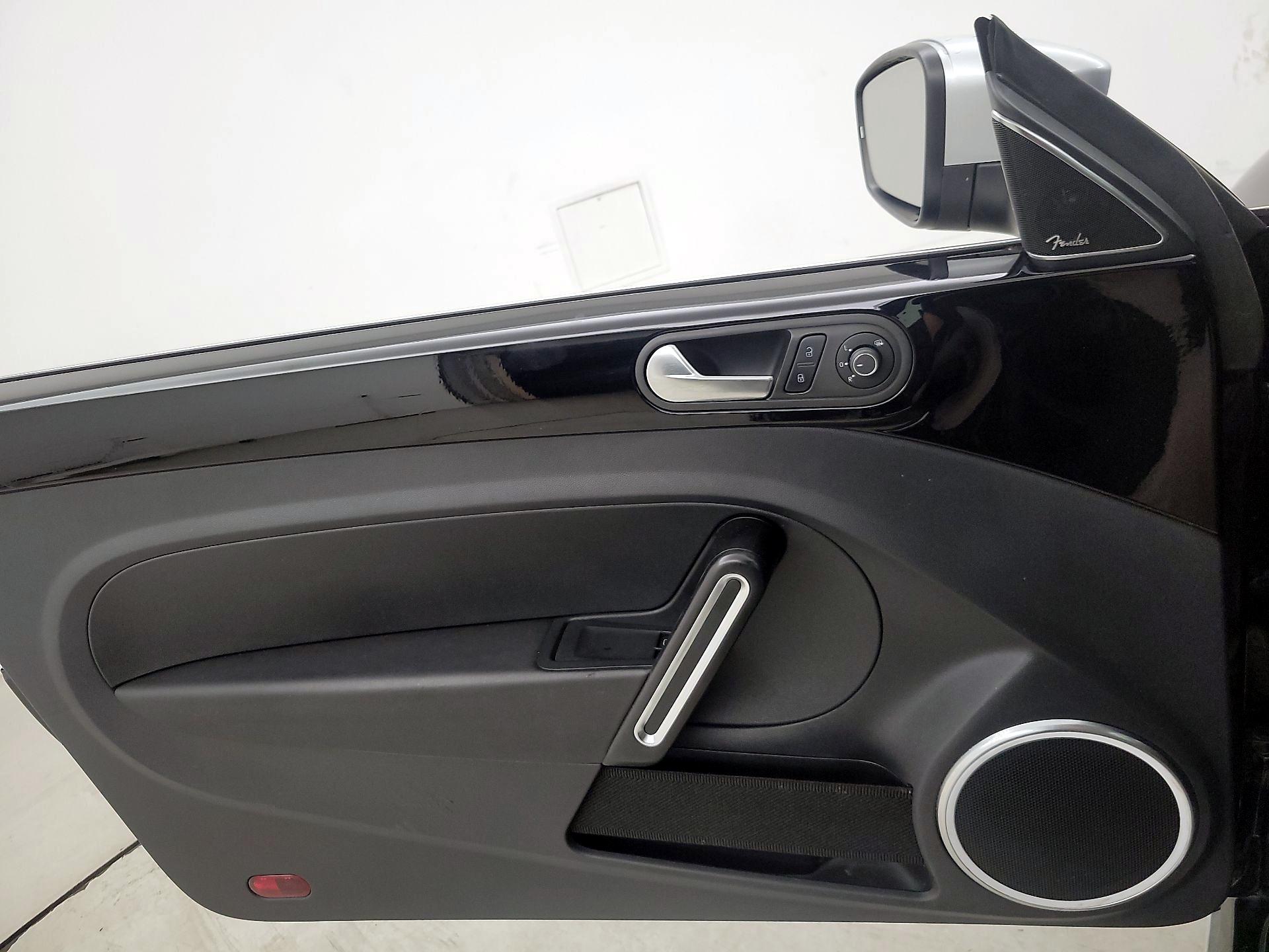 Thumbnail: 2018 Volkswagen Beetle - 12