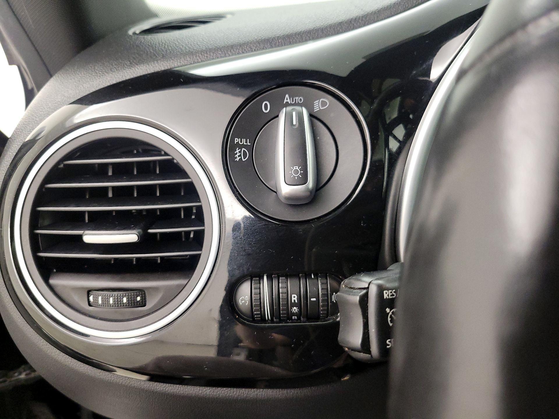 Thumbnail: 2018 Volkswagen Beetle - 13