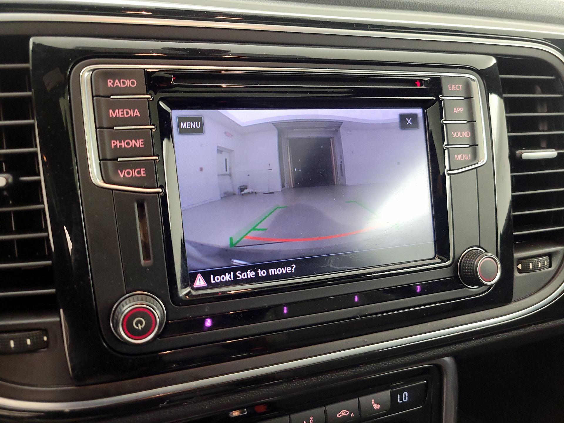 Thumbnail: 2018 Volkswagen Beetle - 14