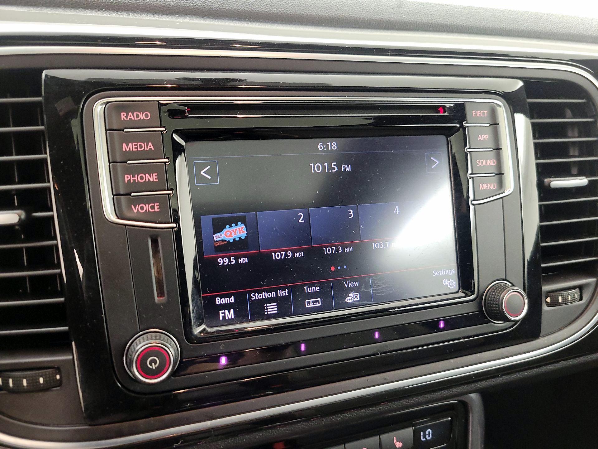 Thumbnail: 2018 Volkswagen Beetle - 15