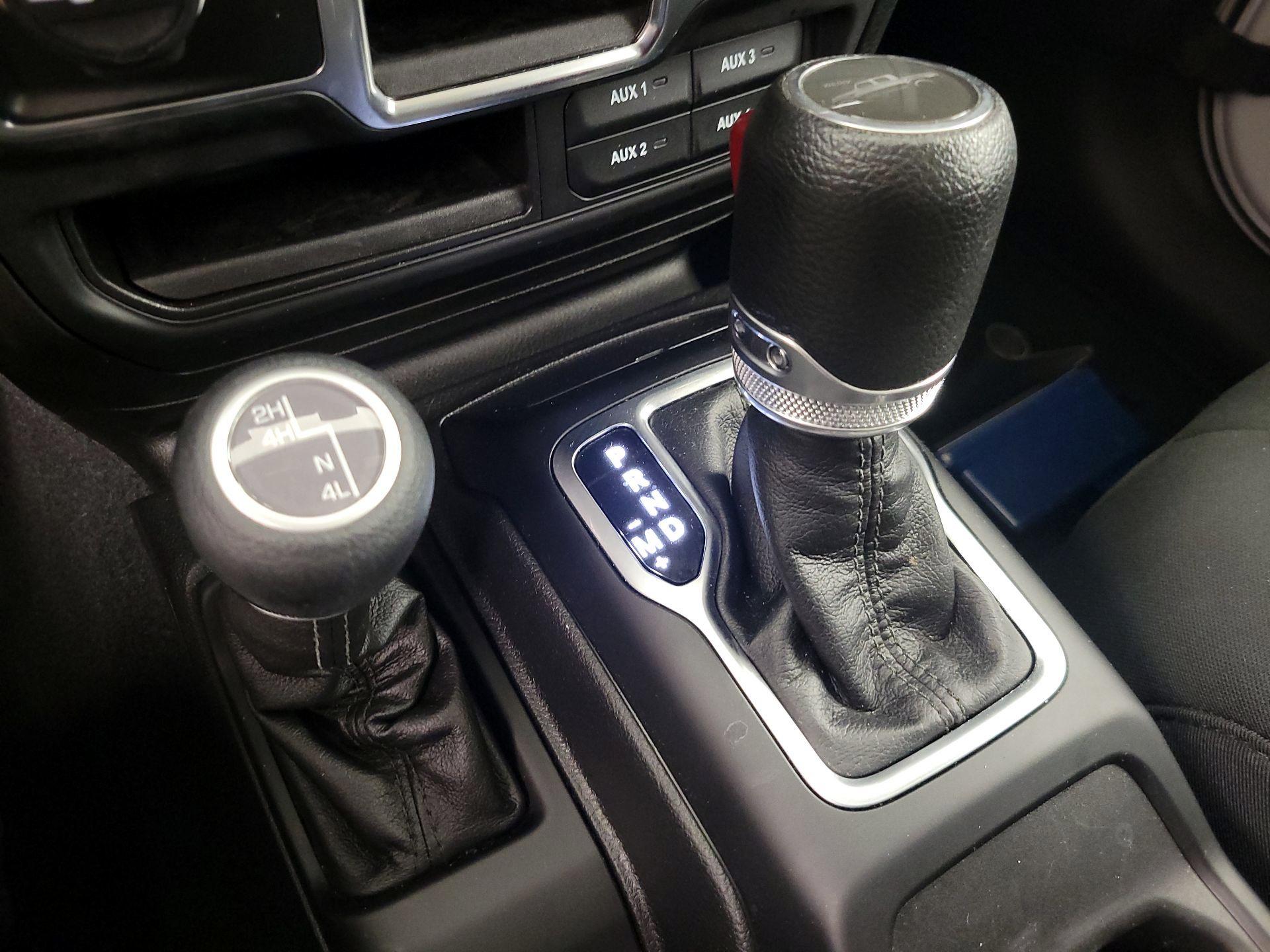 Thumbnail: 2023 Jeep Gladiator - 18