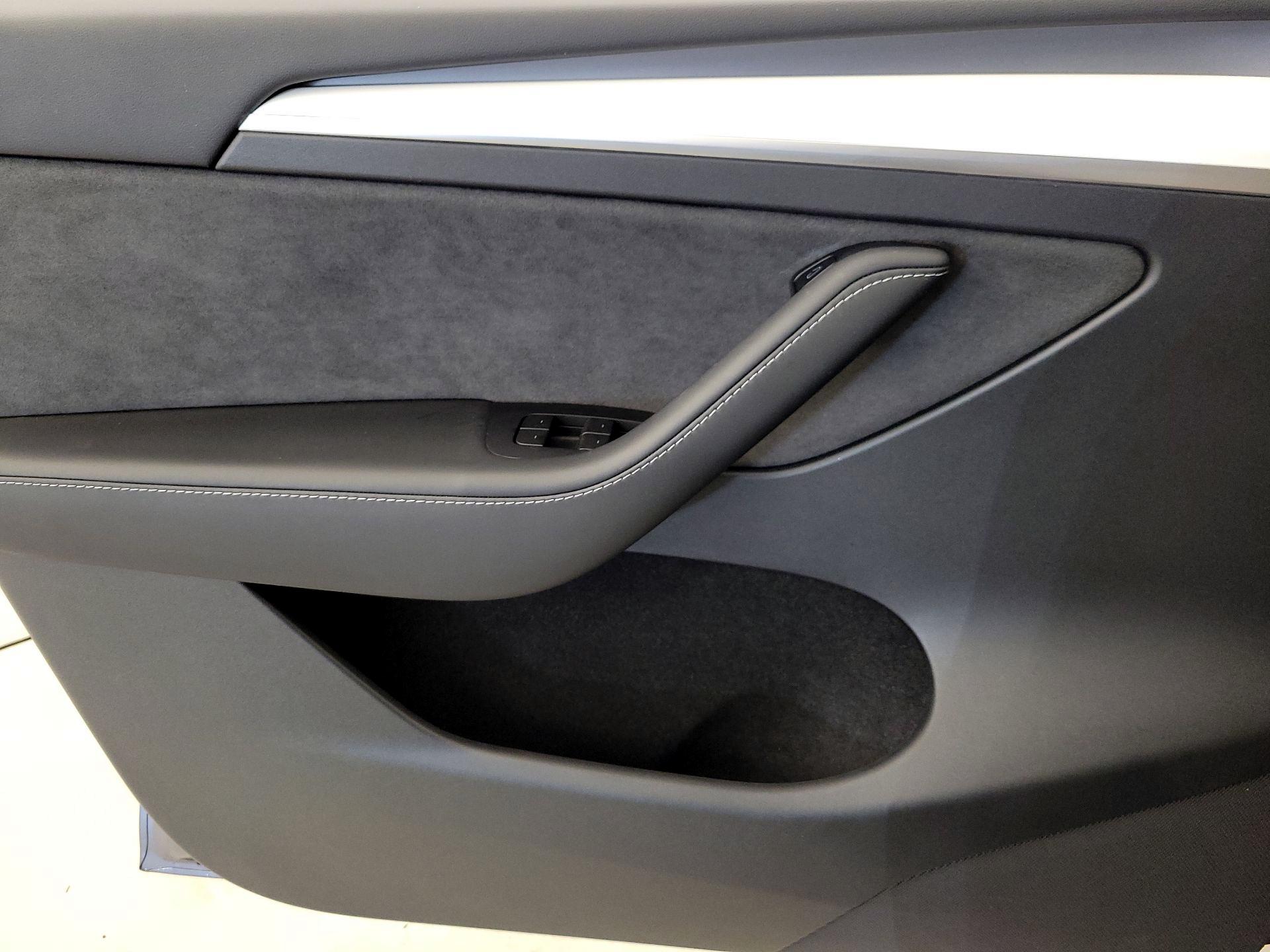 Thumbnail: 2023 Tesla Model Y - 12