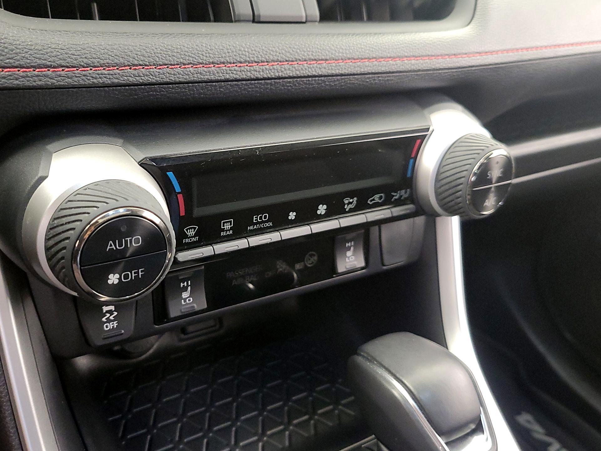 Thumbnail: 2021 Toyota RAV4 - 16