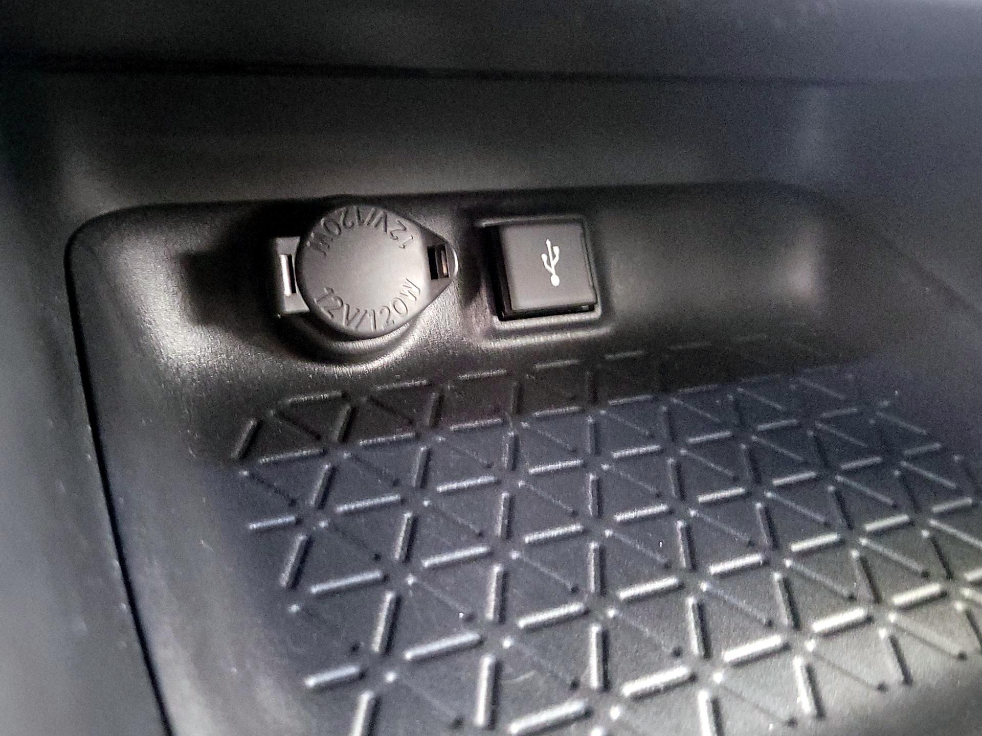 Thumbnail: 2021 Toyota RAV4 - 18