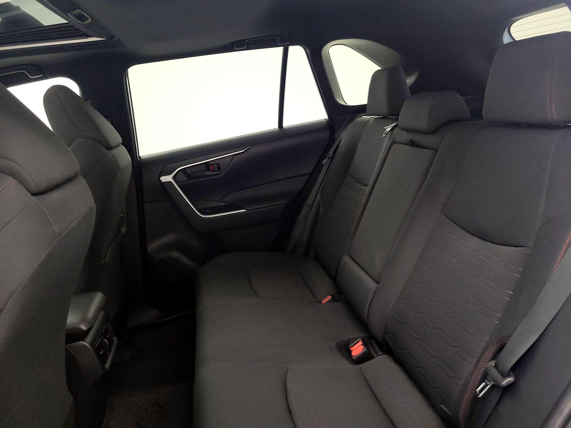 Thumbnail: 2021 Toyota RAV4 - 20