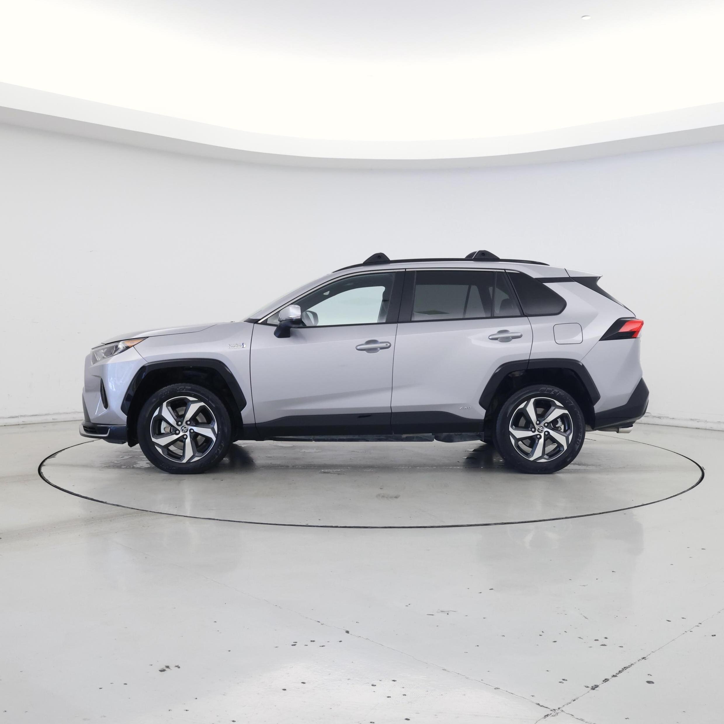 Thumbnail: 2021 Toyota RAV4 - 3