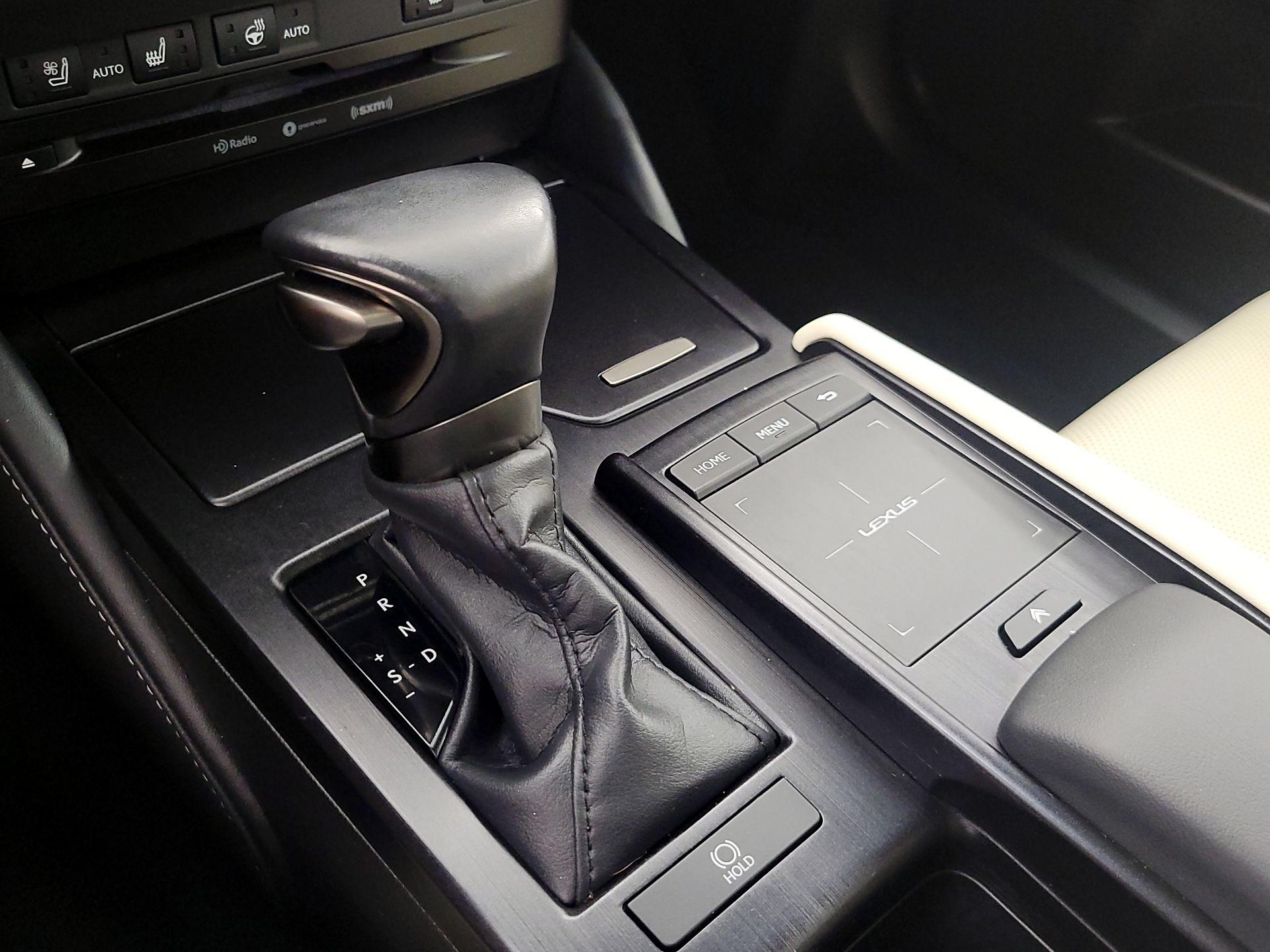 Thumbnail: 2022 Lexus ES - 17