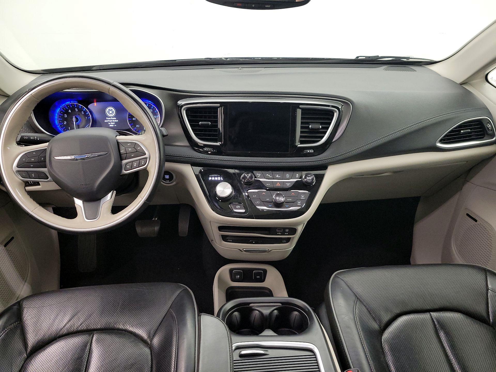 Thumbnail: 2019 Chrysler Pacifica - 9