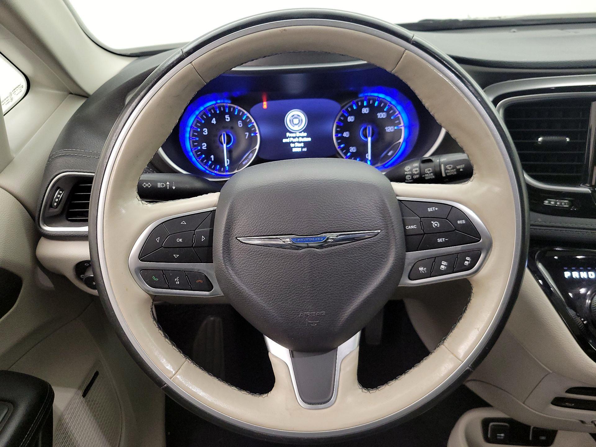 Thumbnail: 2019 Chrysler Pacifica - 10