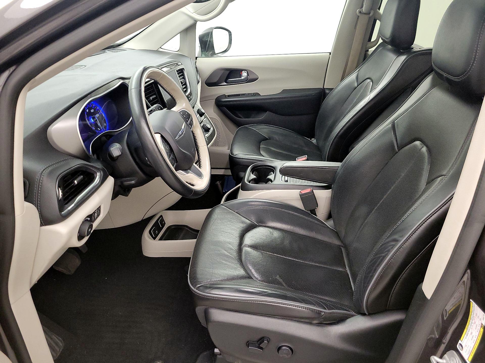 Thumbnail: 2019 Chrysler Pacifica - 11