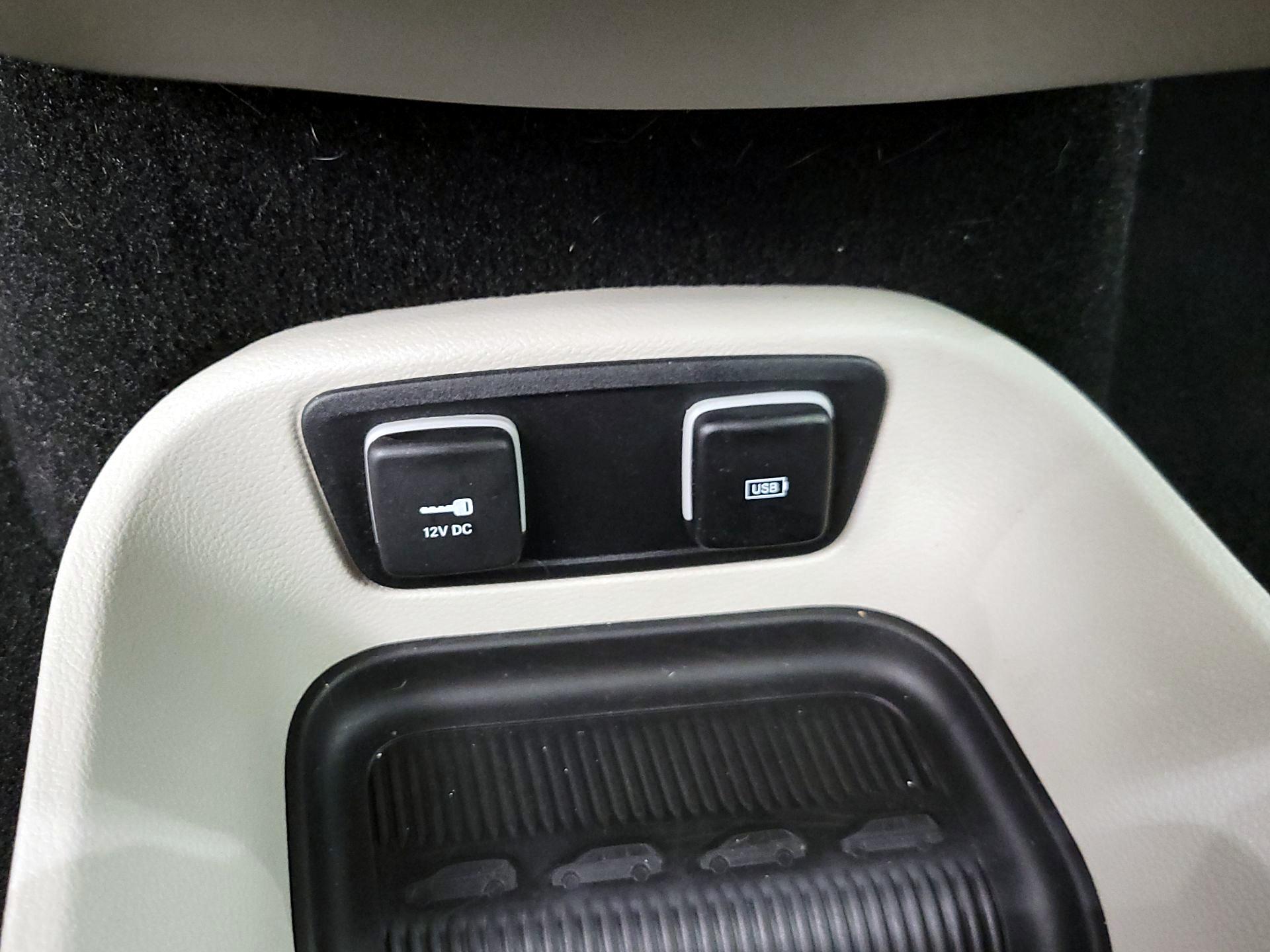 Thumbnail: 2019 Chrysler Pacifica - 19