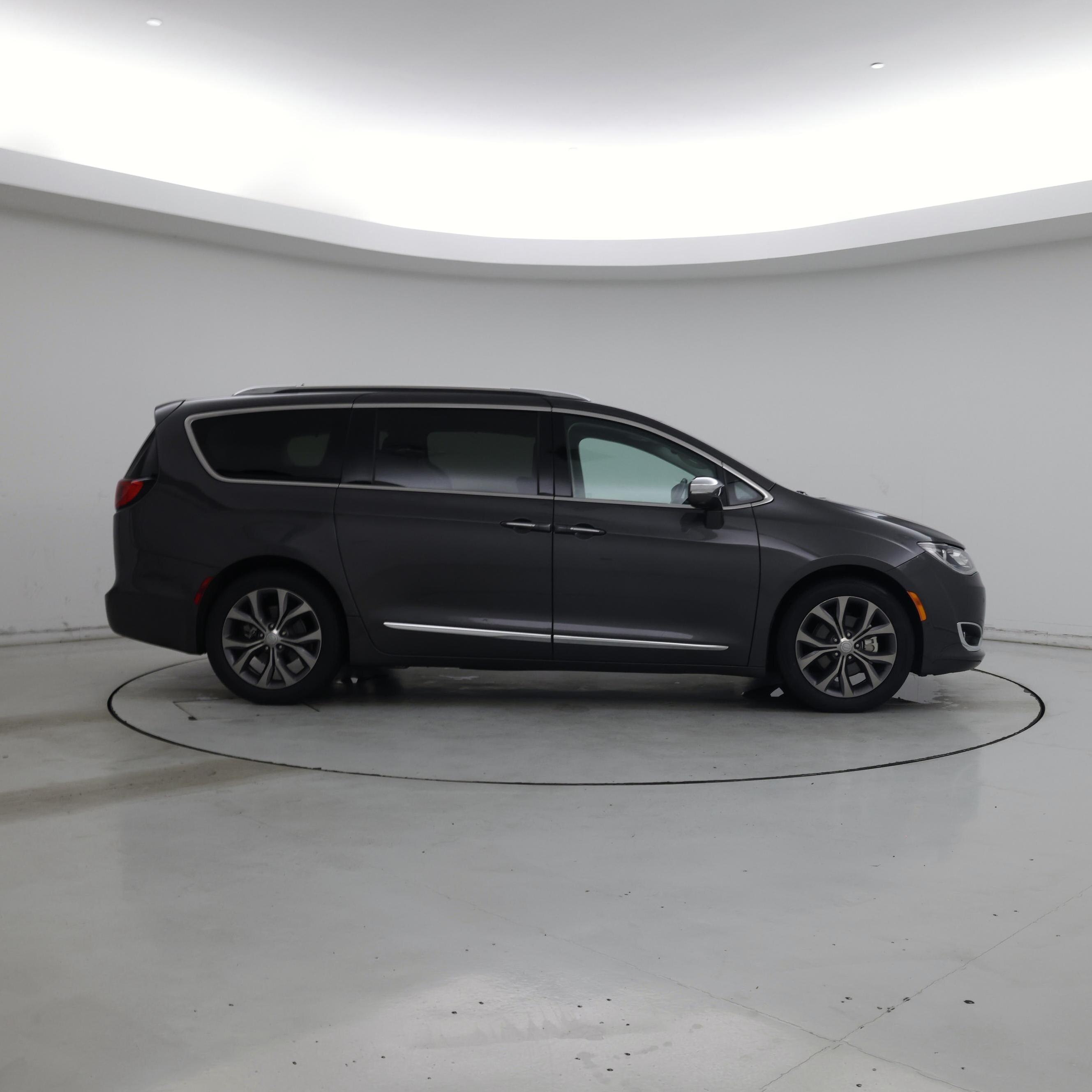 Thumbnail: 2019 Chrysler Pacifica - 7