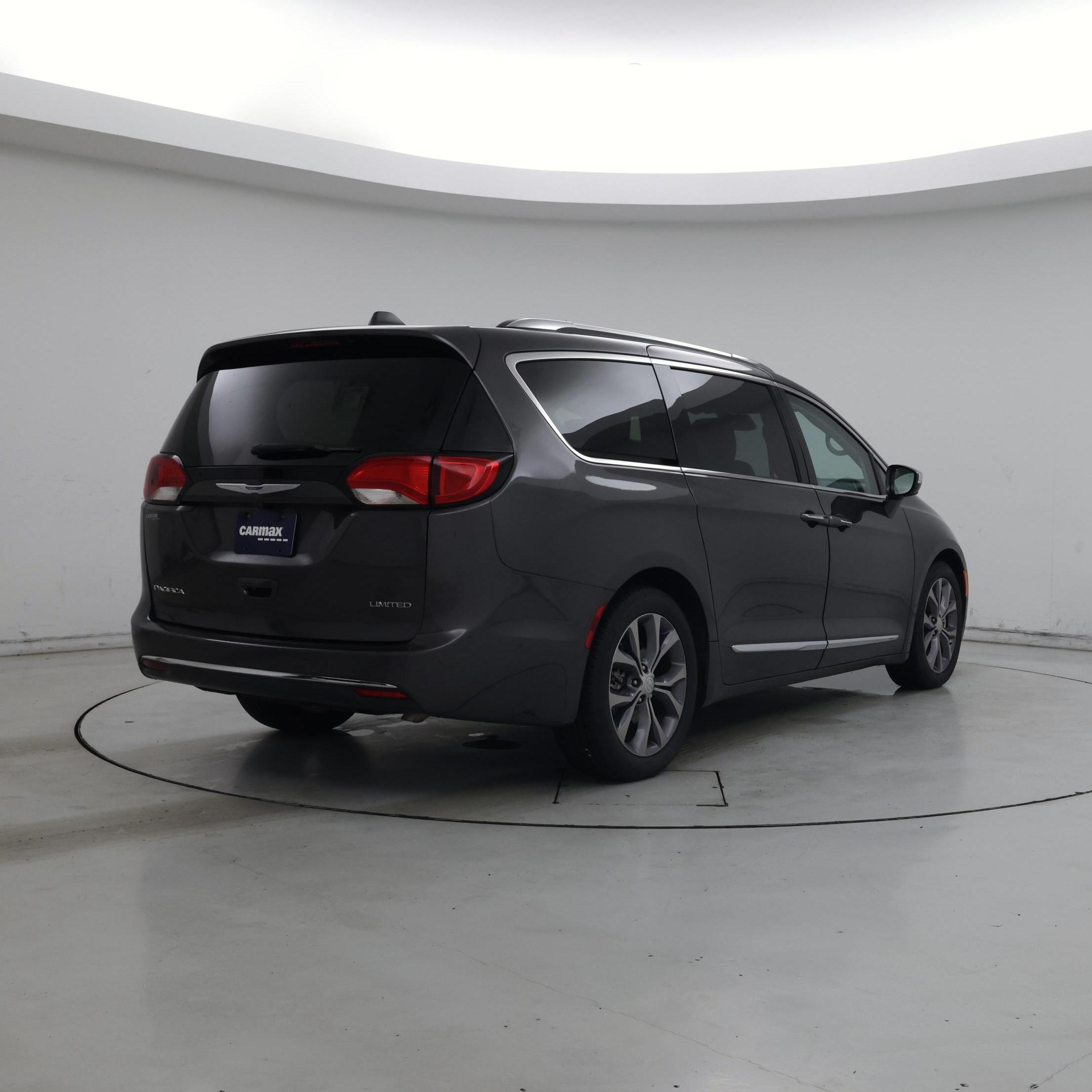 Thumbnail: 2019 Chrysler Pacifica - 8