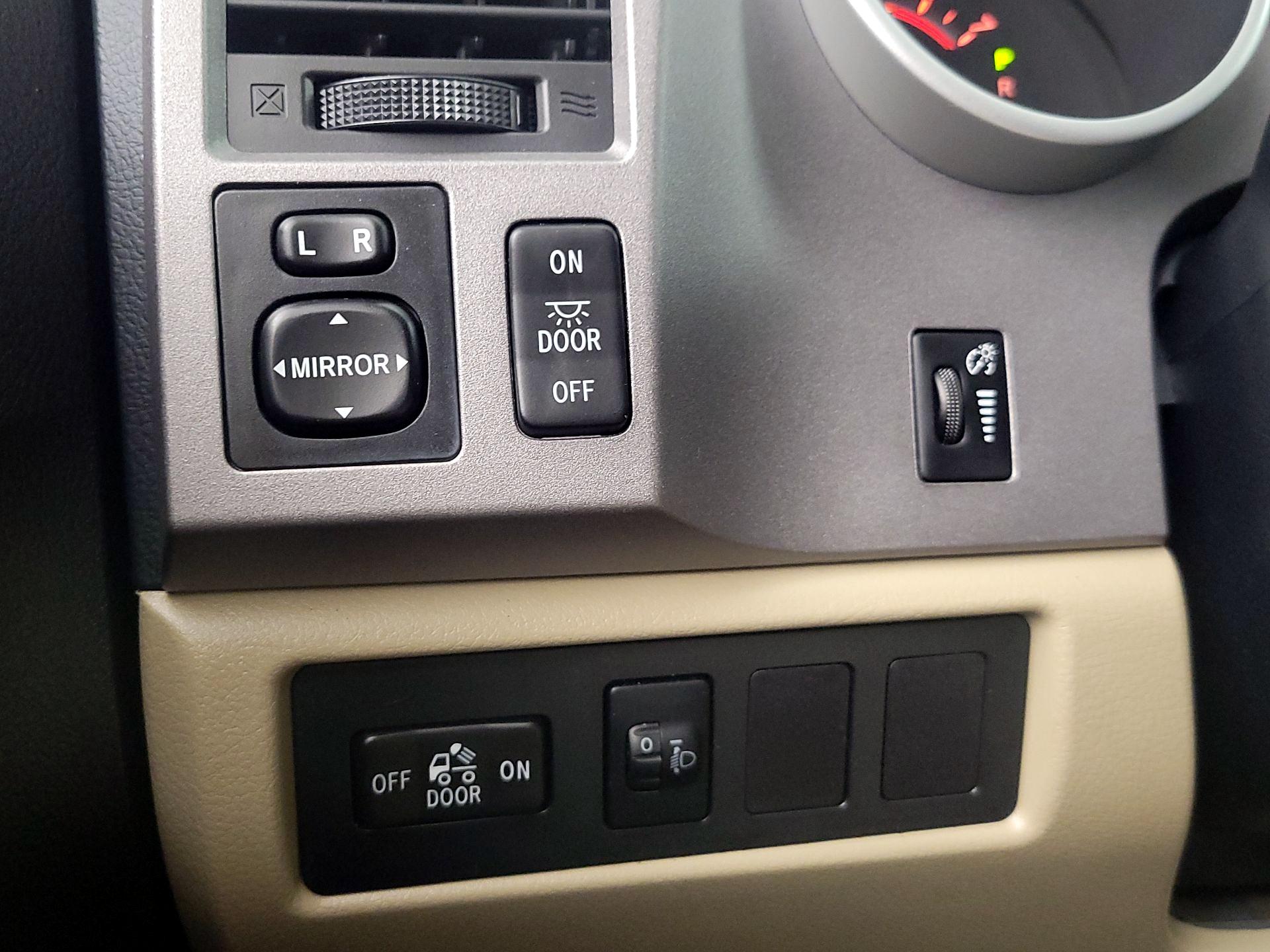 Thumbnail: 2013 Toyota Tundra - 13