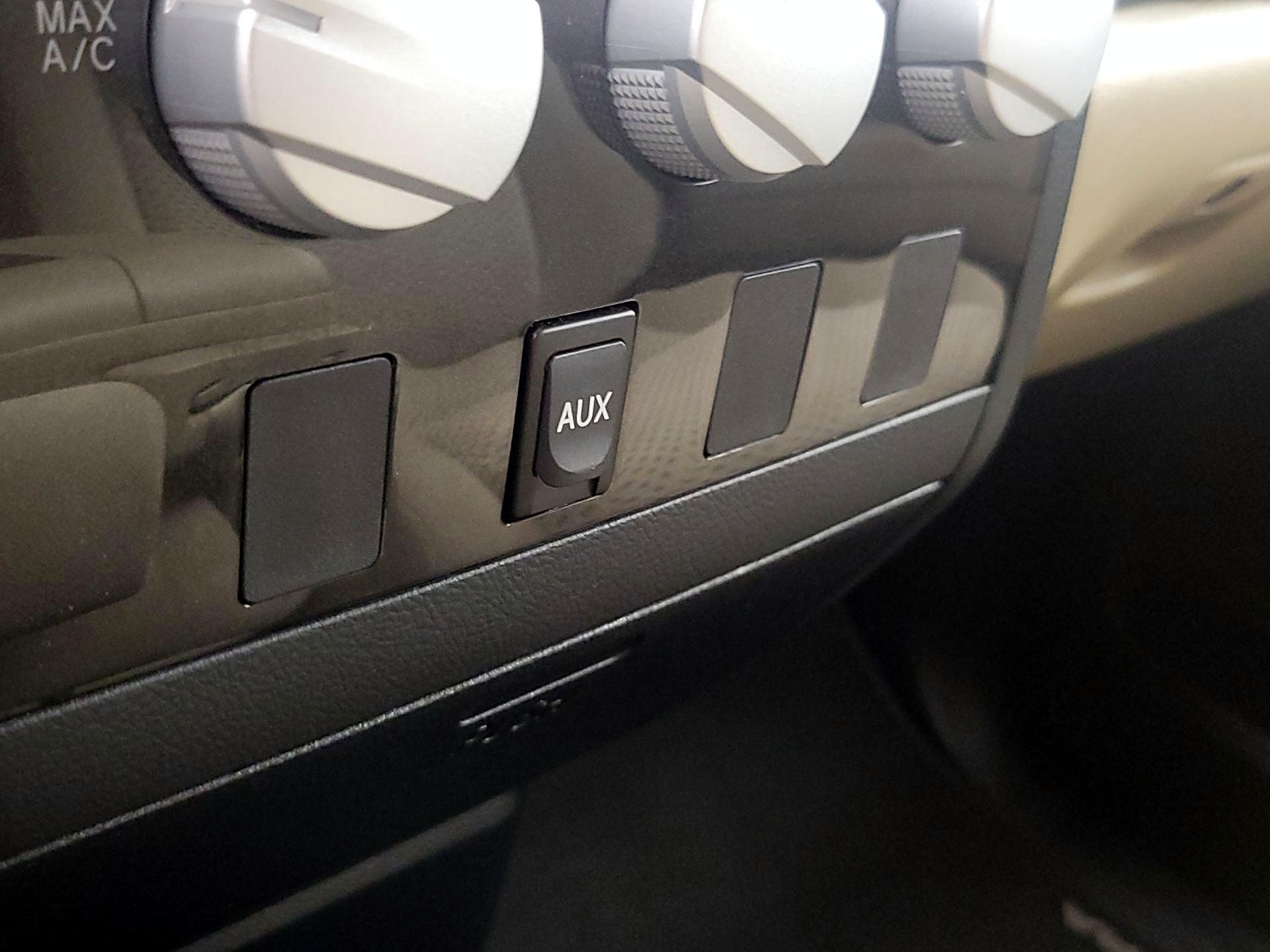 Thumbnail: 2013 Toyota Tundra - 17