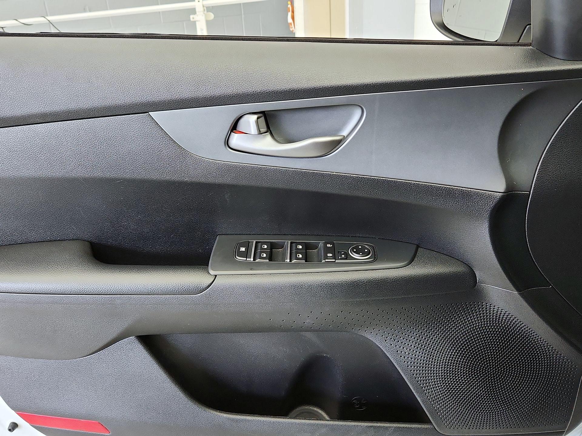 Thumbnail: 2020 Kia Forte - 12
