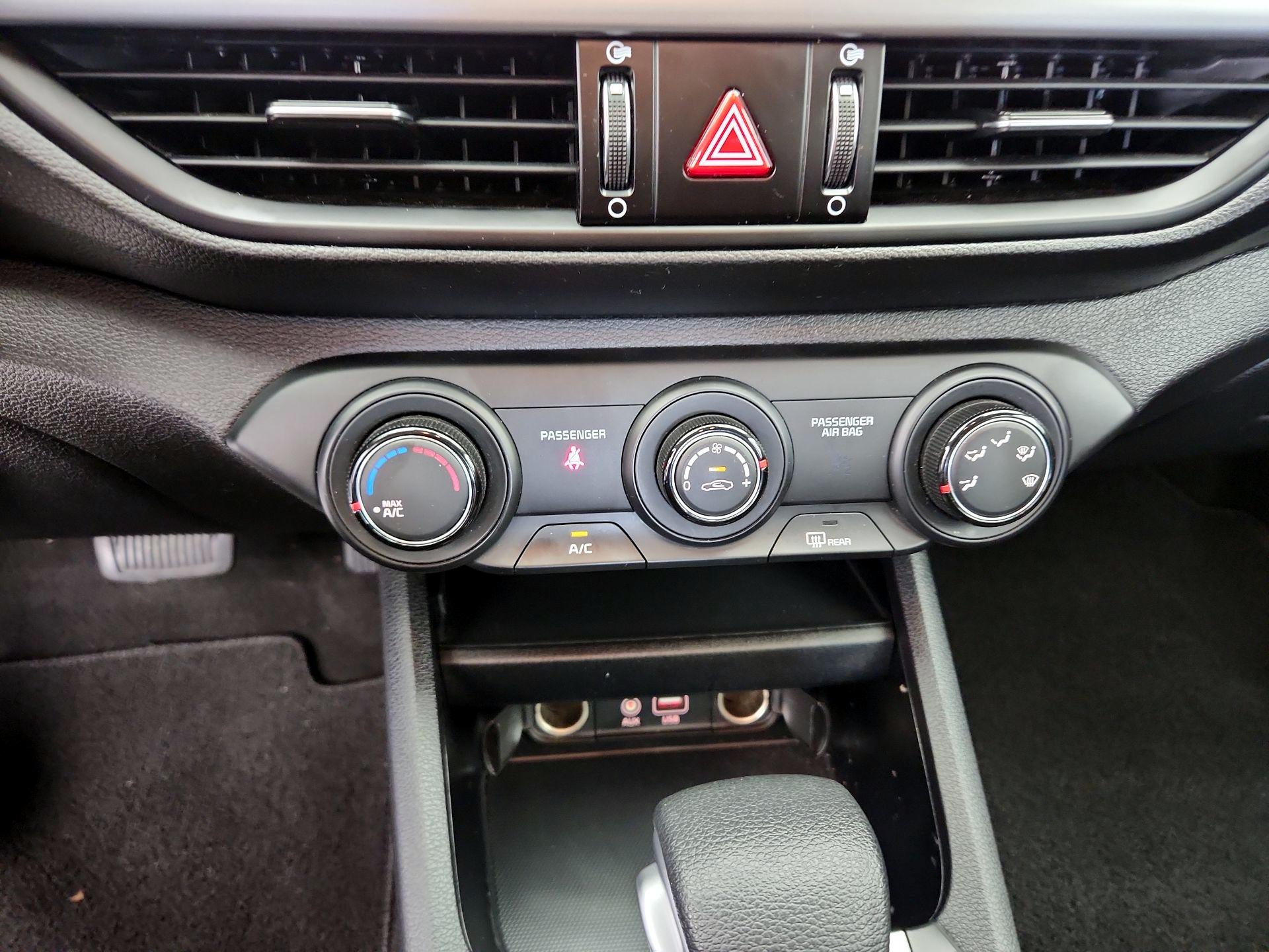 Thumbnail: 2020 Kia Forte - 16