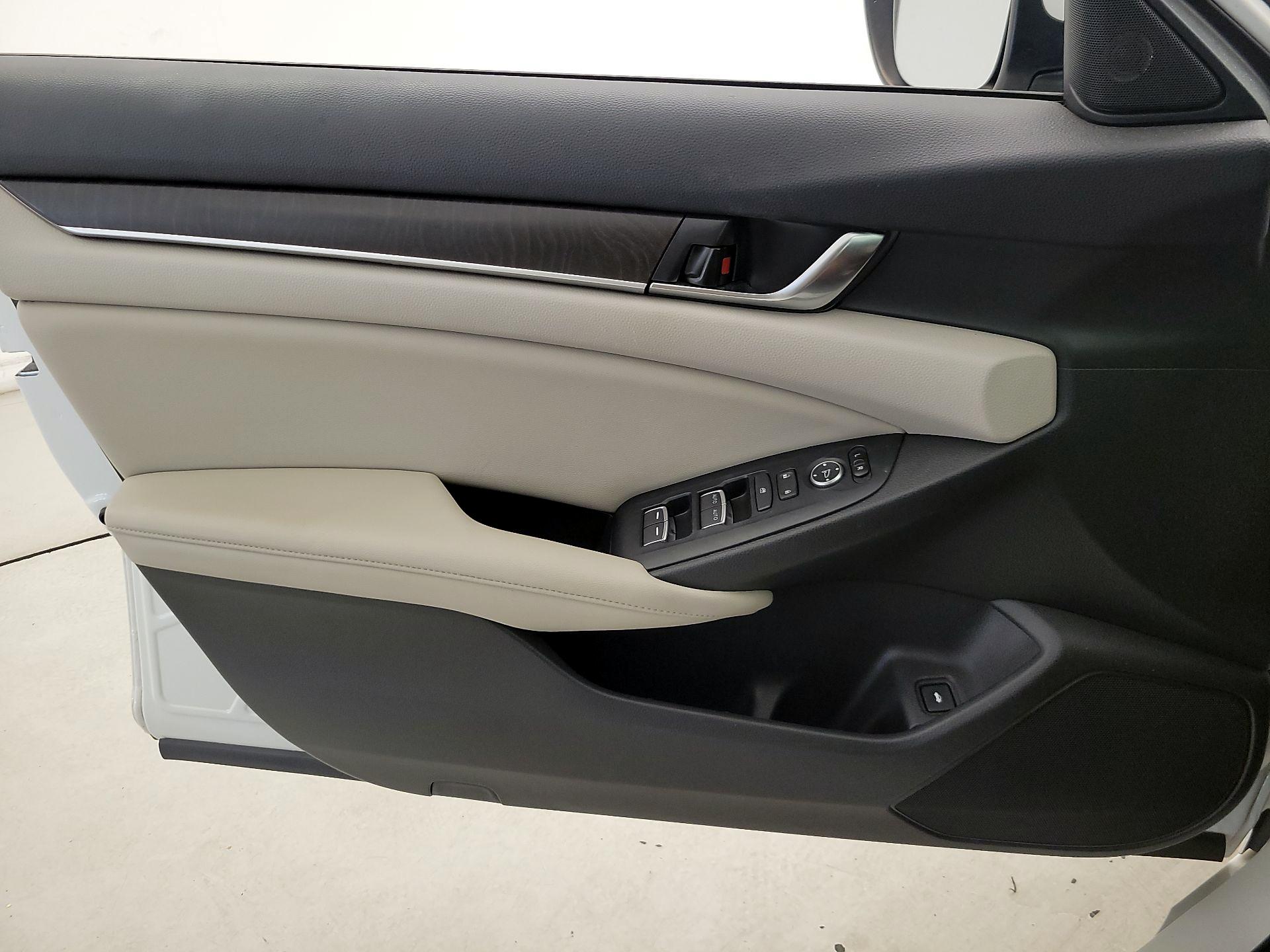 Thumbnail: 2019 Honda Accord - 12
