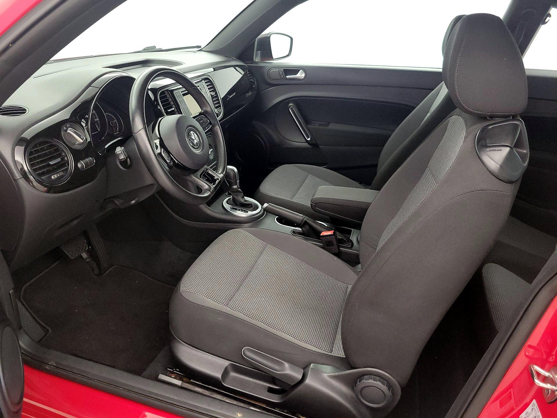 Thumbnail: 2018 Volkswagen Beetle - 11