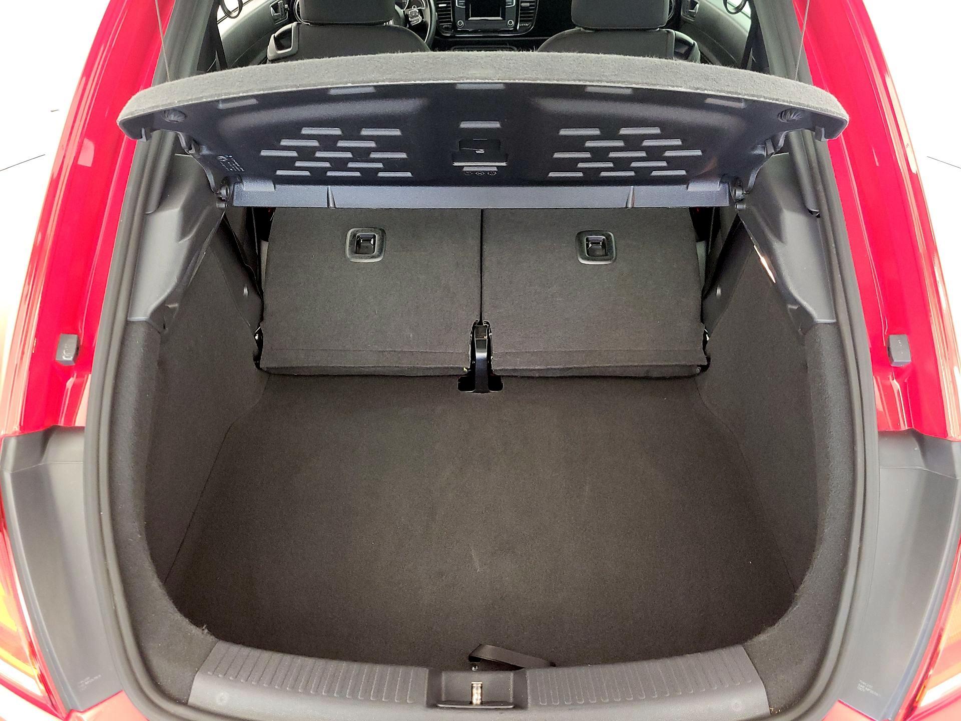 Thumbnail: 2018 Volkswagen Beetle - 20
