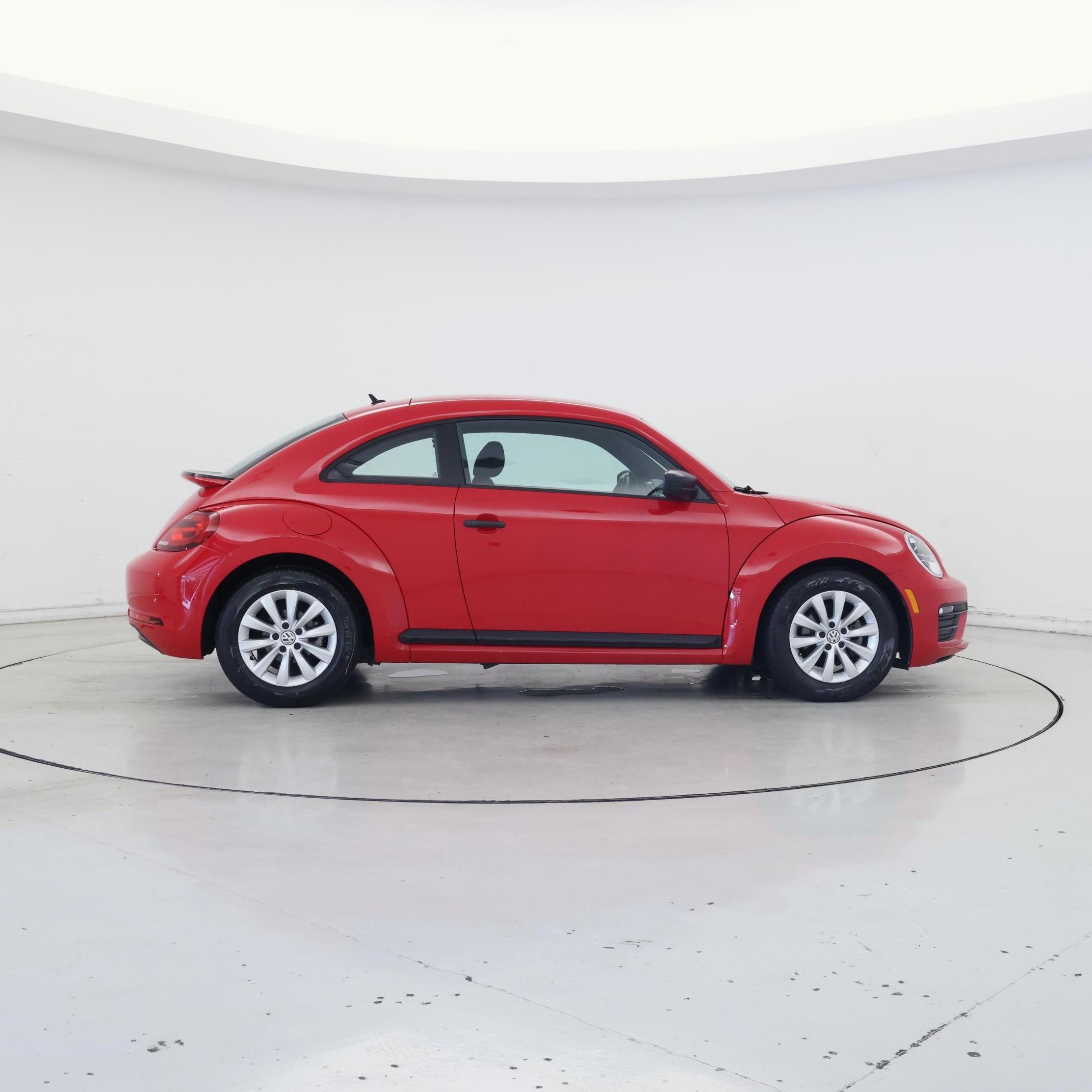 Thumbnail: 2018 Volkswagen Beetle - 7