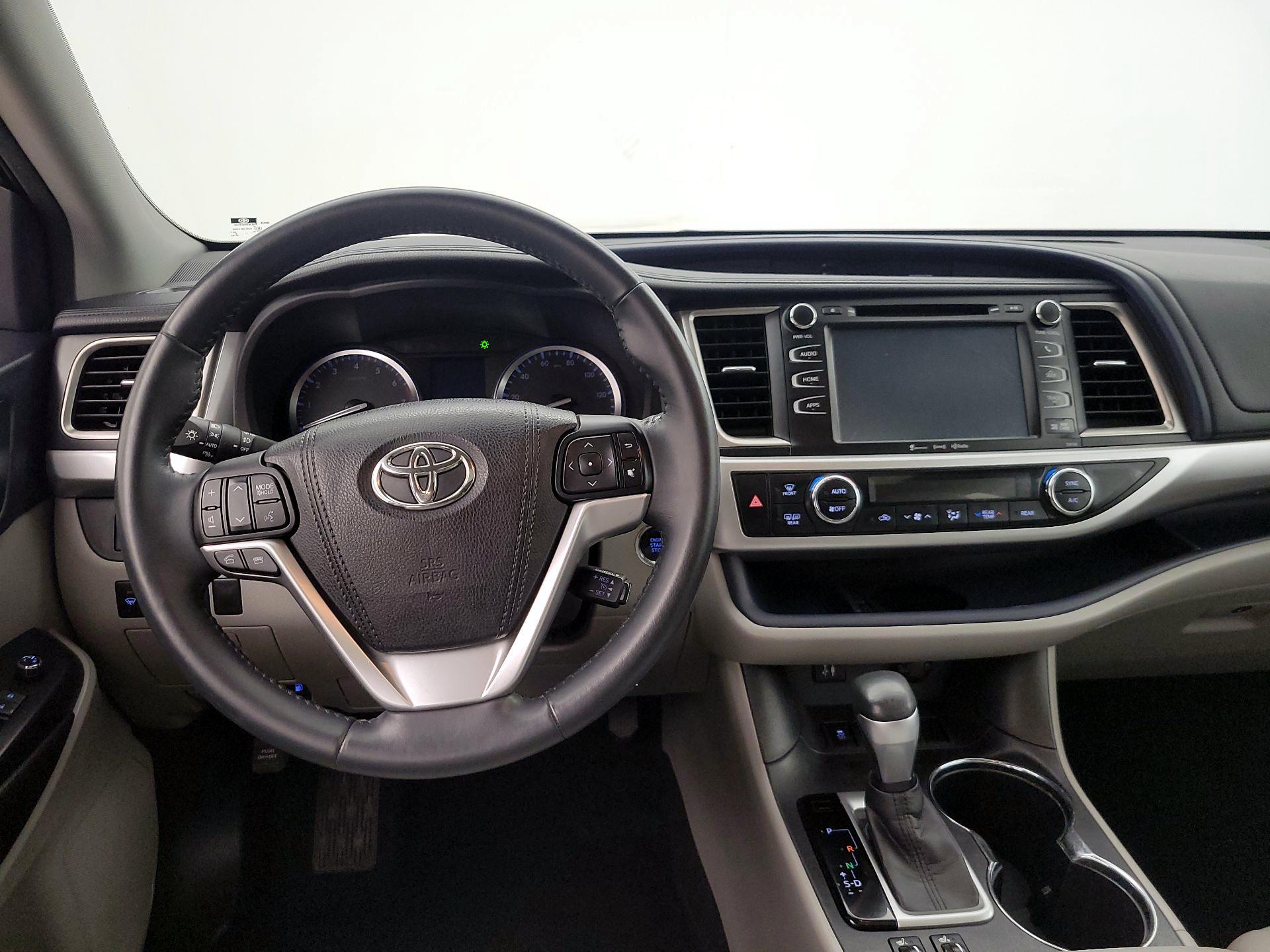 Thumbnail: 2016 Toyota Highlander - 10