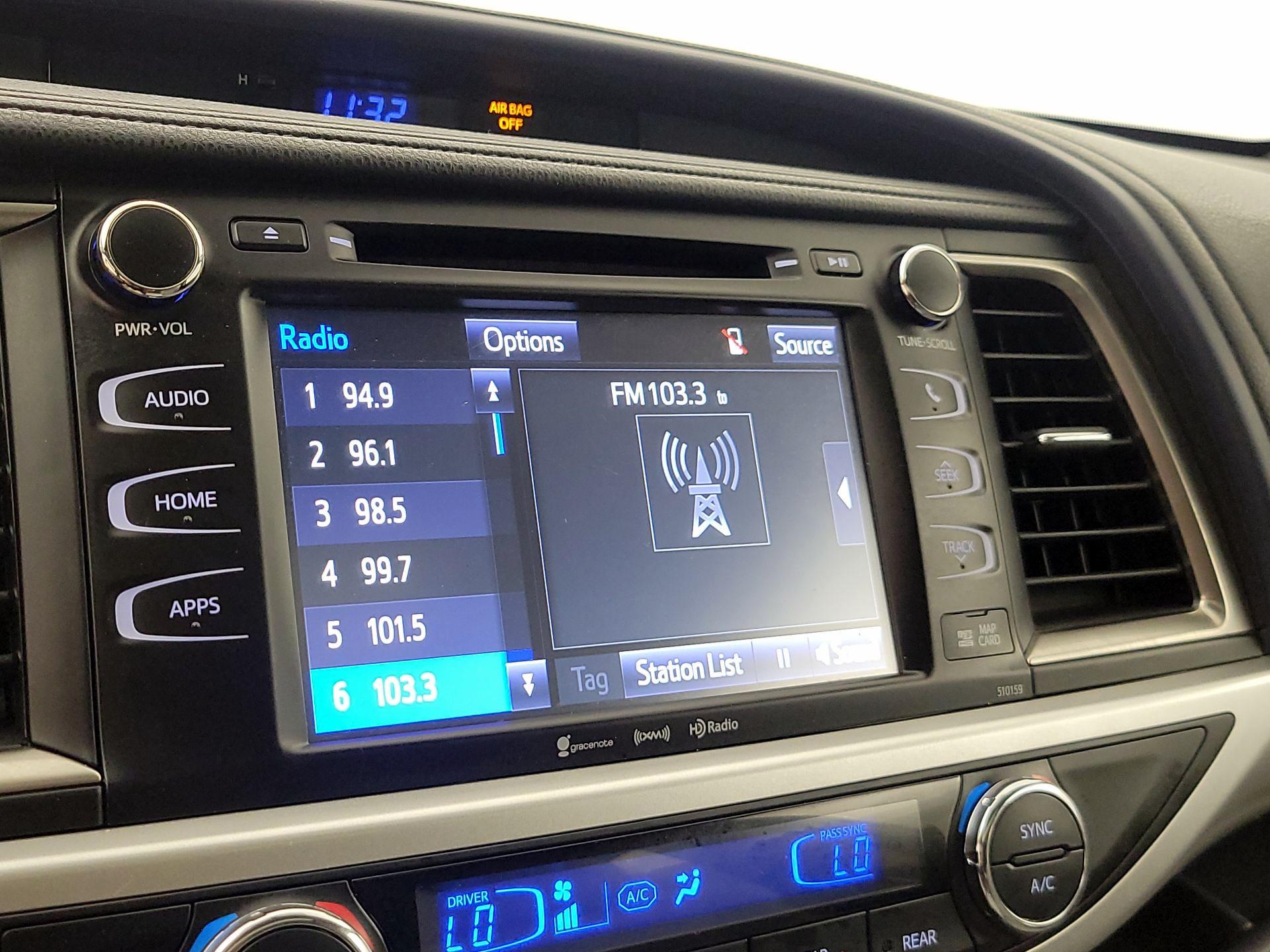 Thumbnail: 2016 Toyota Highlander - 16
