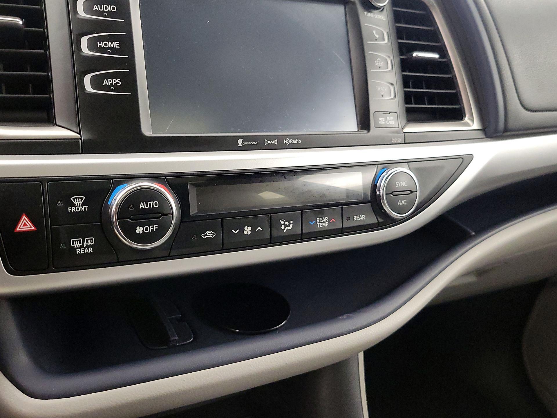 Thumbnail: 2016 Toyota Highlander - 17