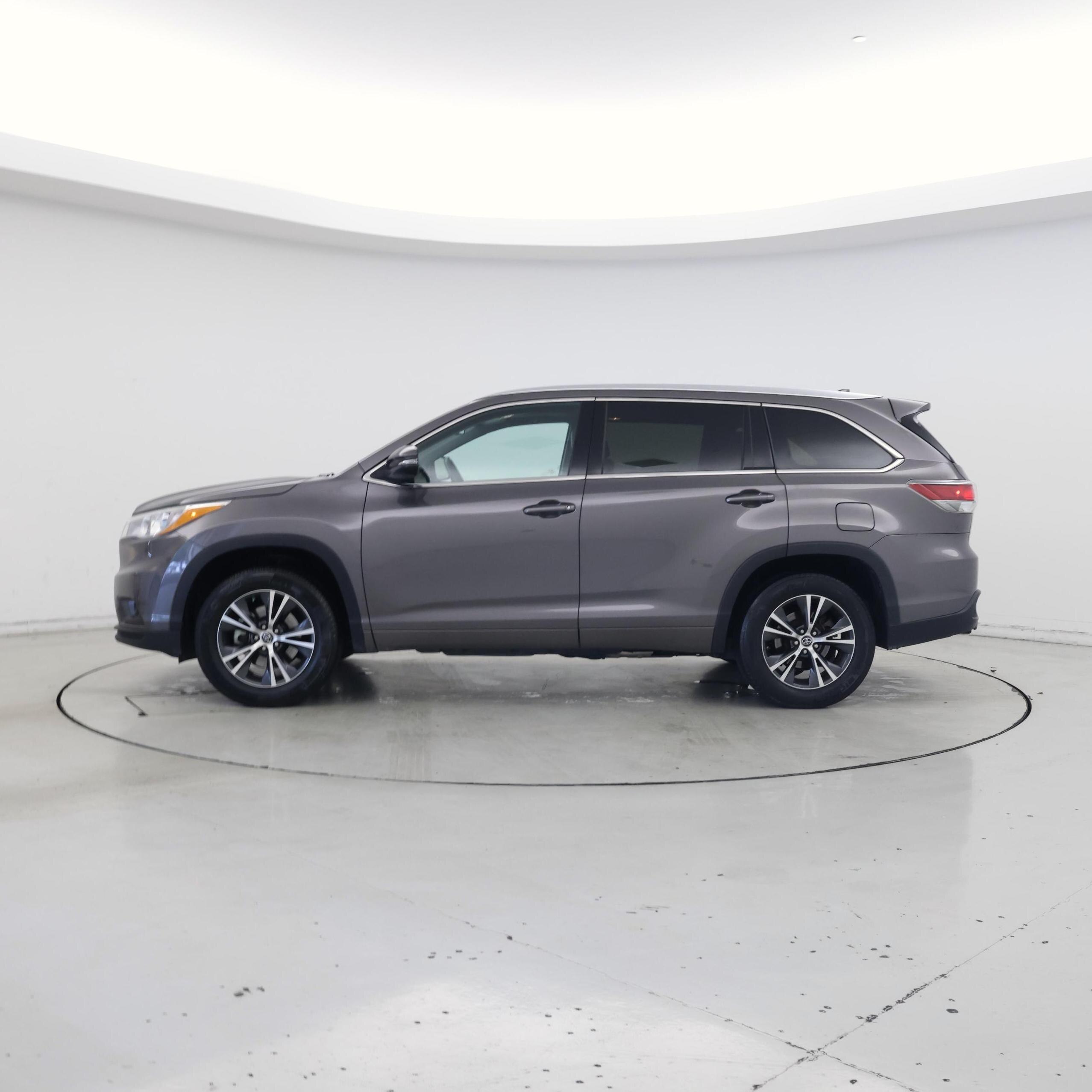 Thumbnail: 2016 Toyota Highlander - 3