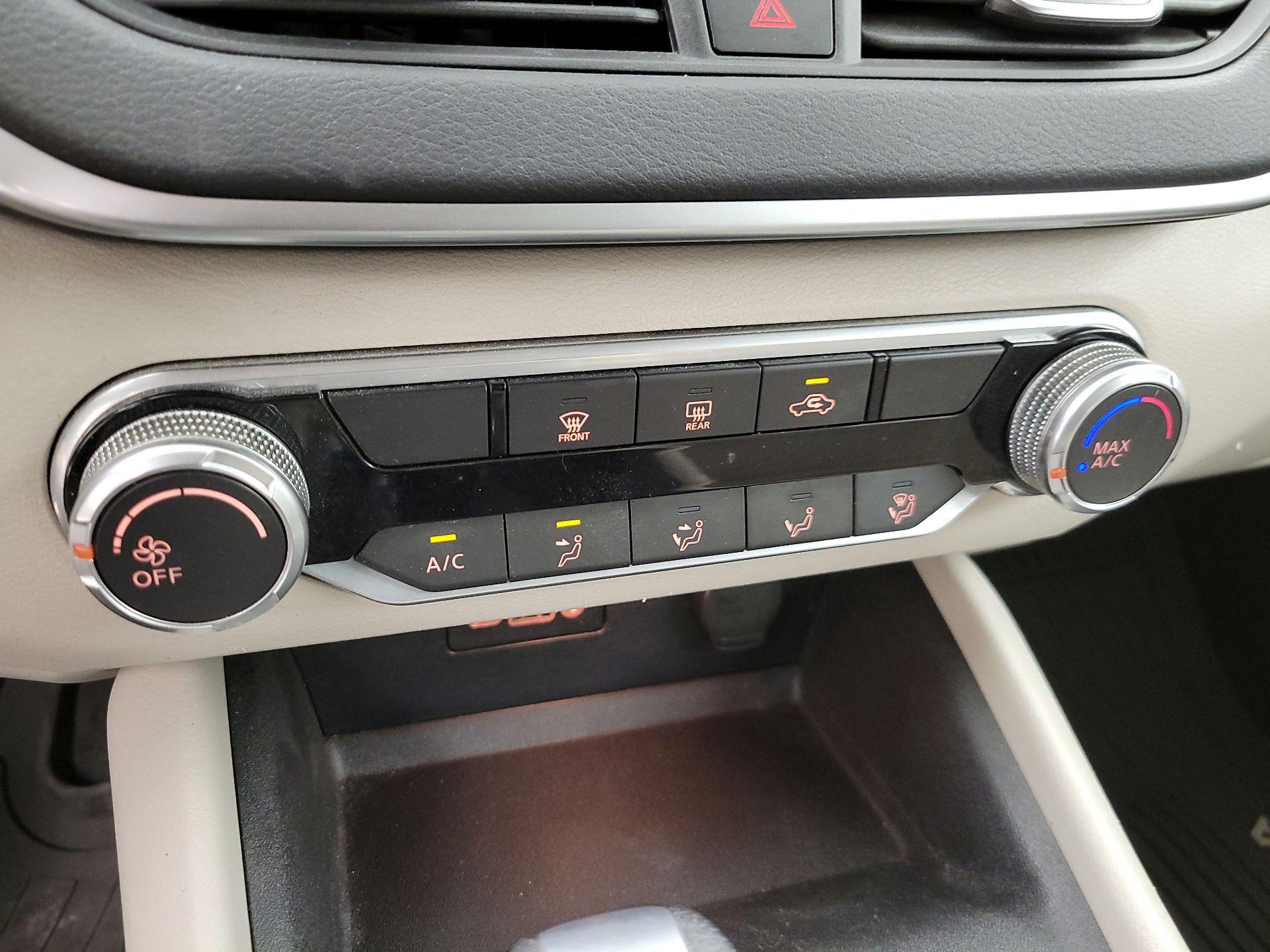 Thumbnail: 2019 Nissan Altima - 16
