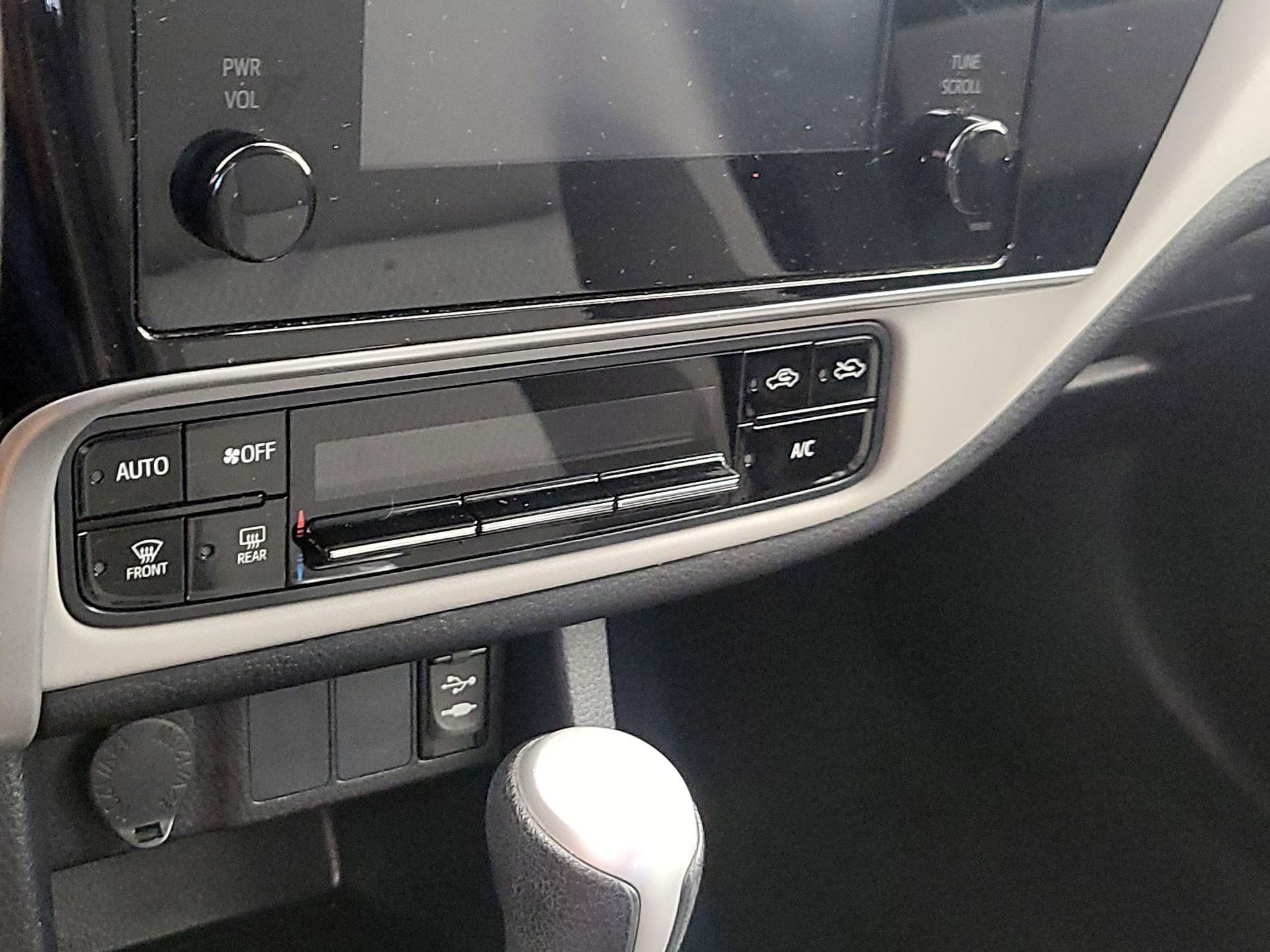 Thumbnail: 2017 Toyota Corolla - 16