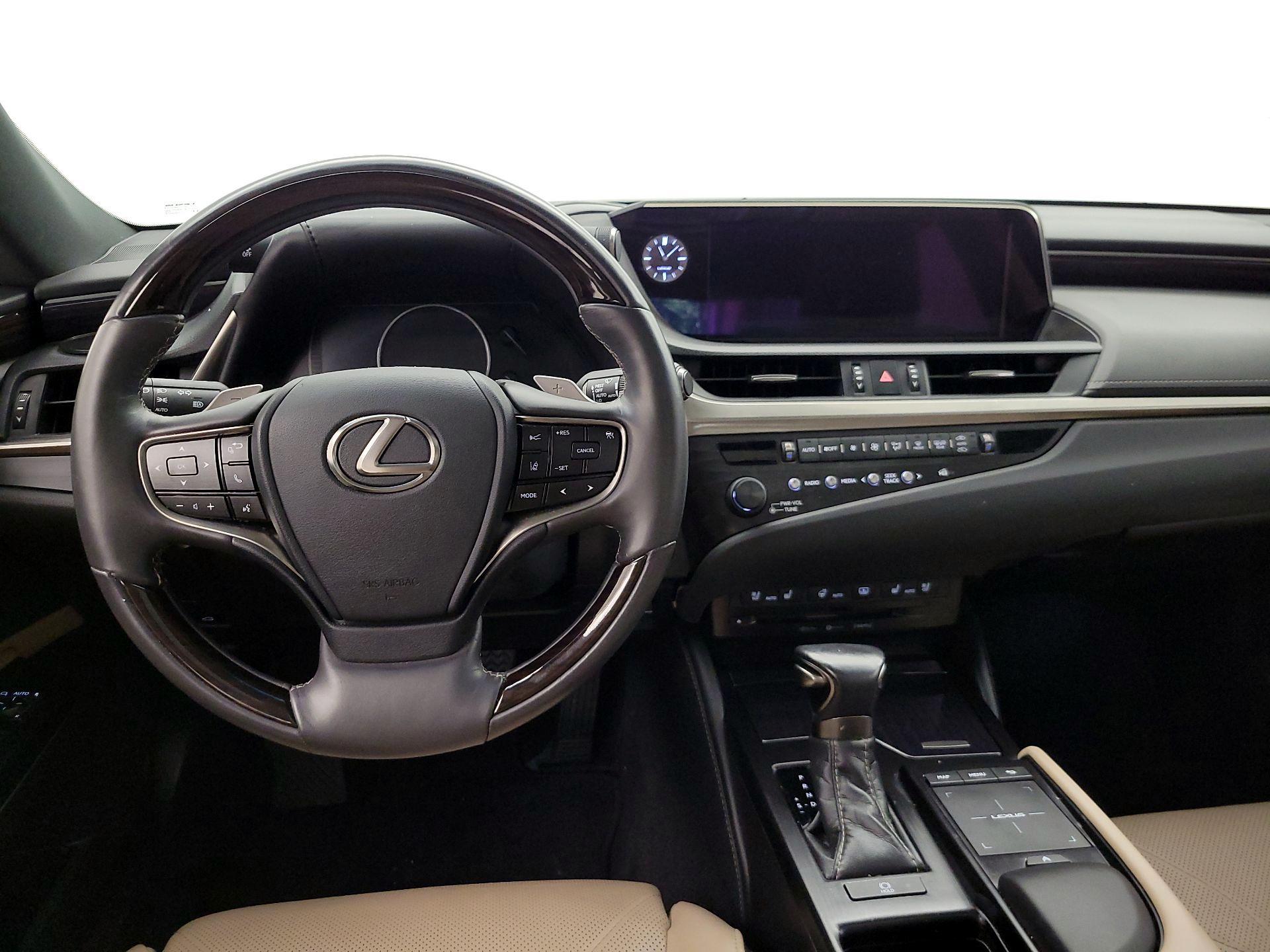 Thumbnail: 2020 Lexus ES - 10