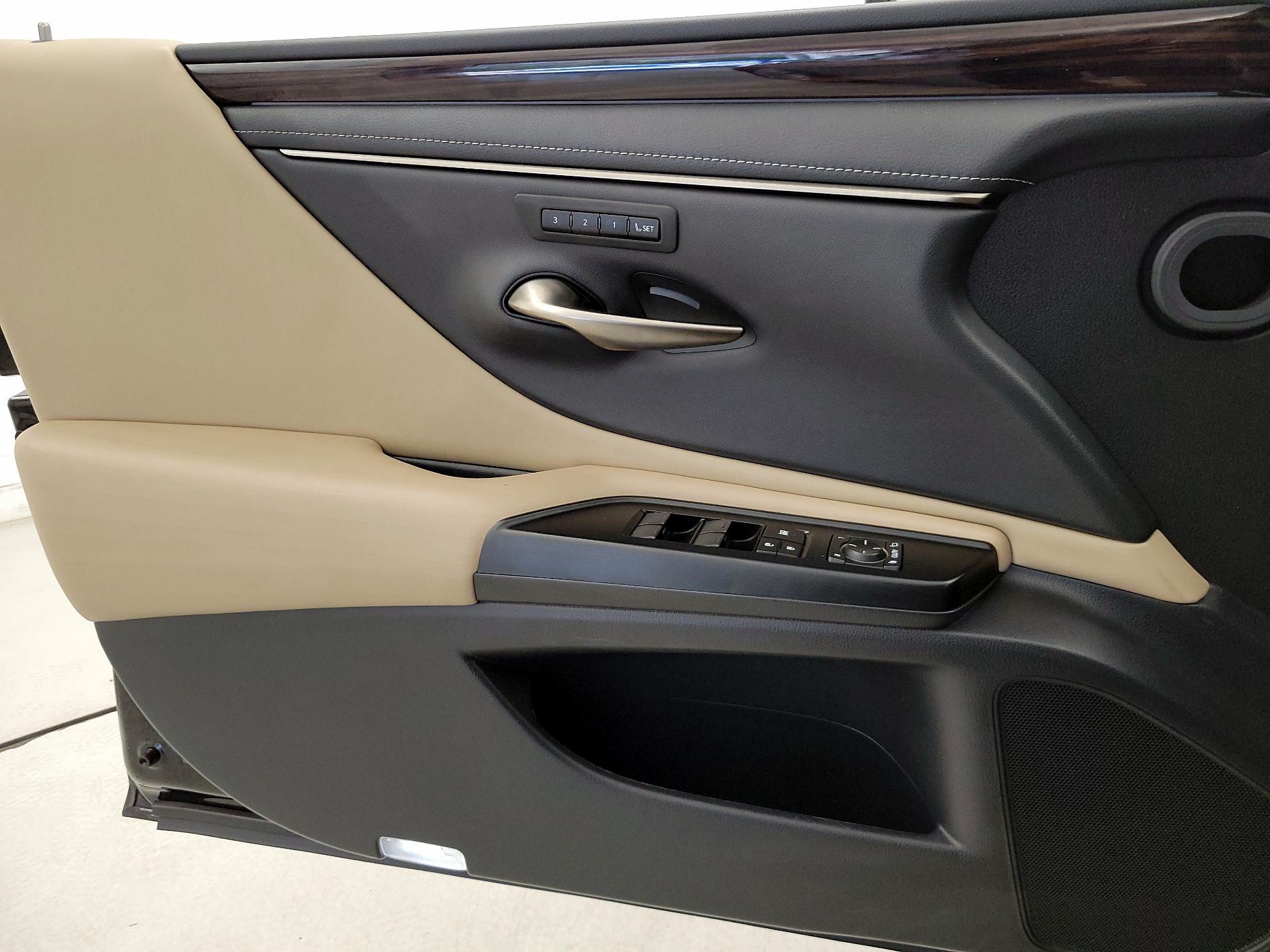 Thumbnail: 2020 Lexus ES - 12