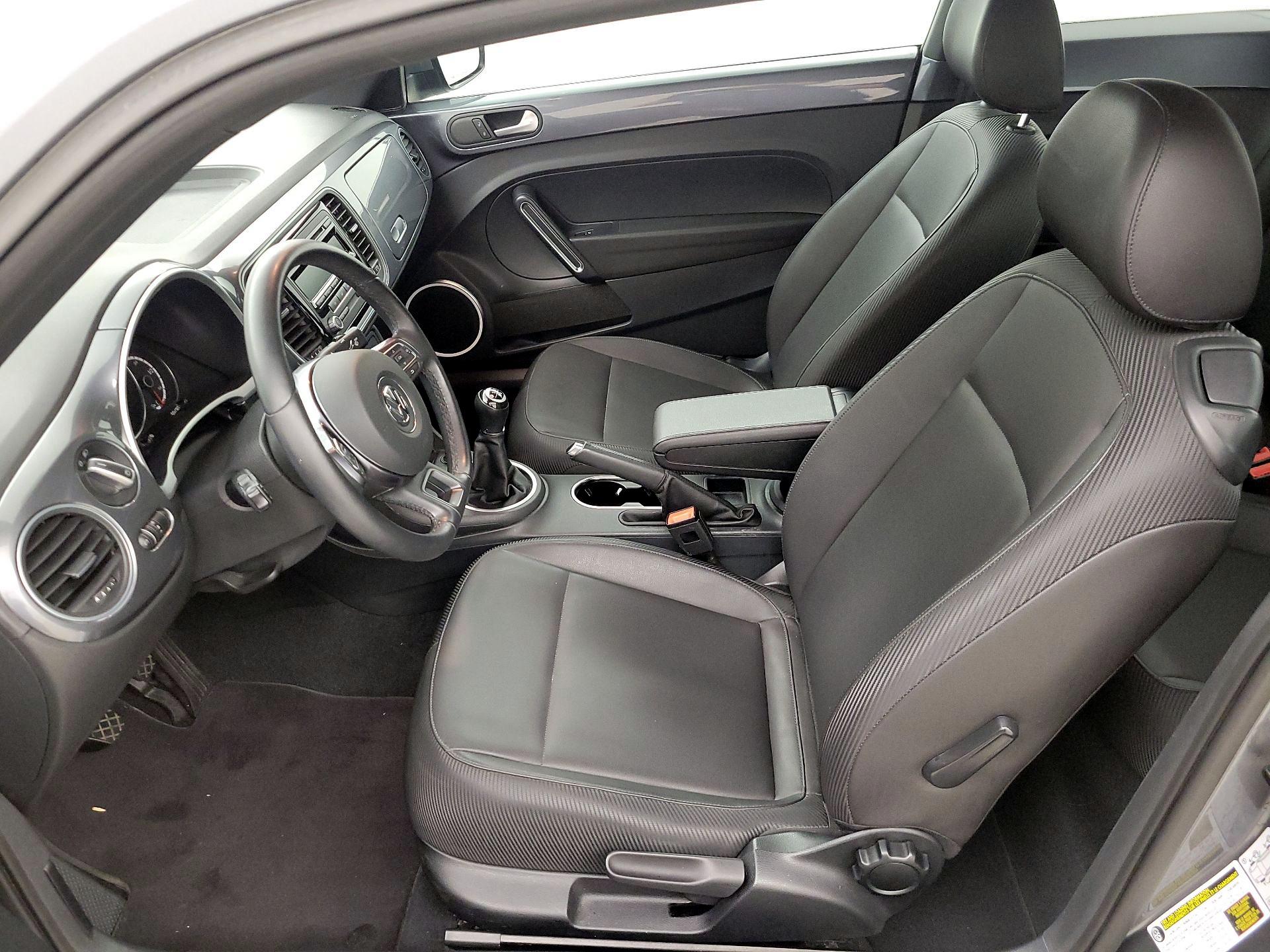 Thumbnail: 2014 Volkswagen Beetle - 11