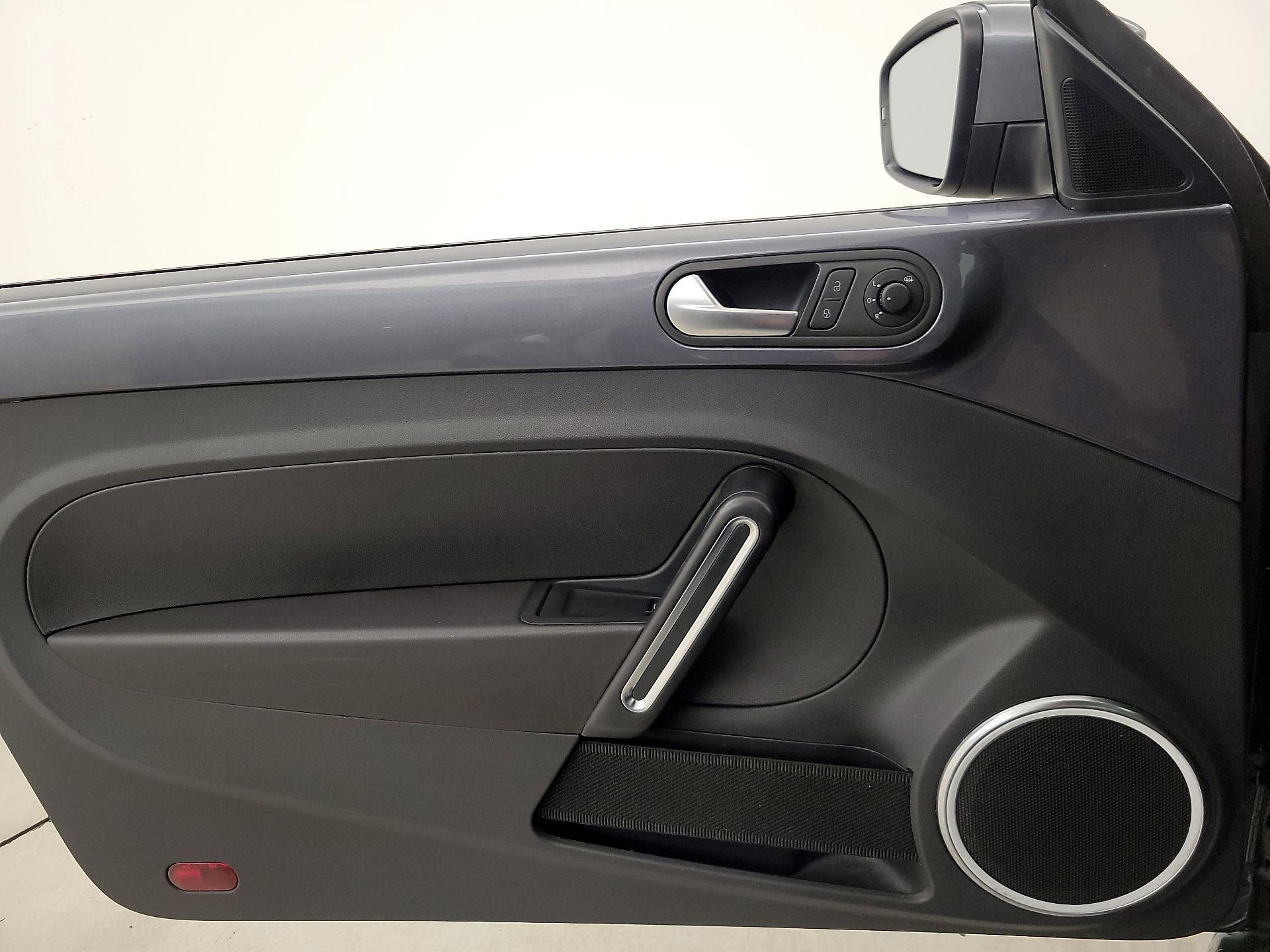 Thumbnail: 2014 Volkswagen Beetle - 12