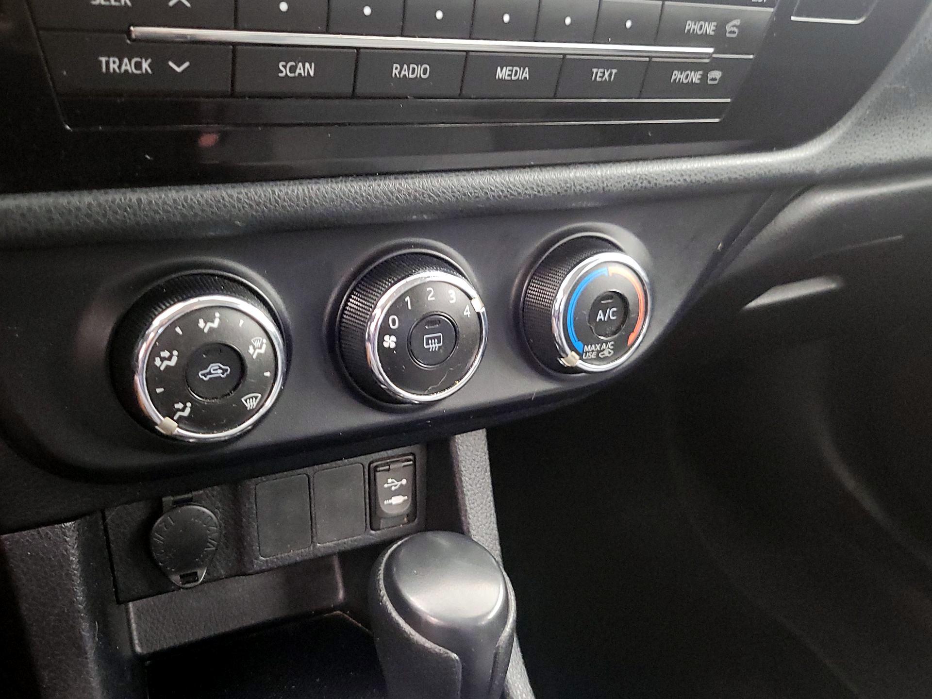 Thumbnail: 2014 Toyota Corolla - 15
