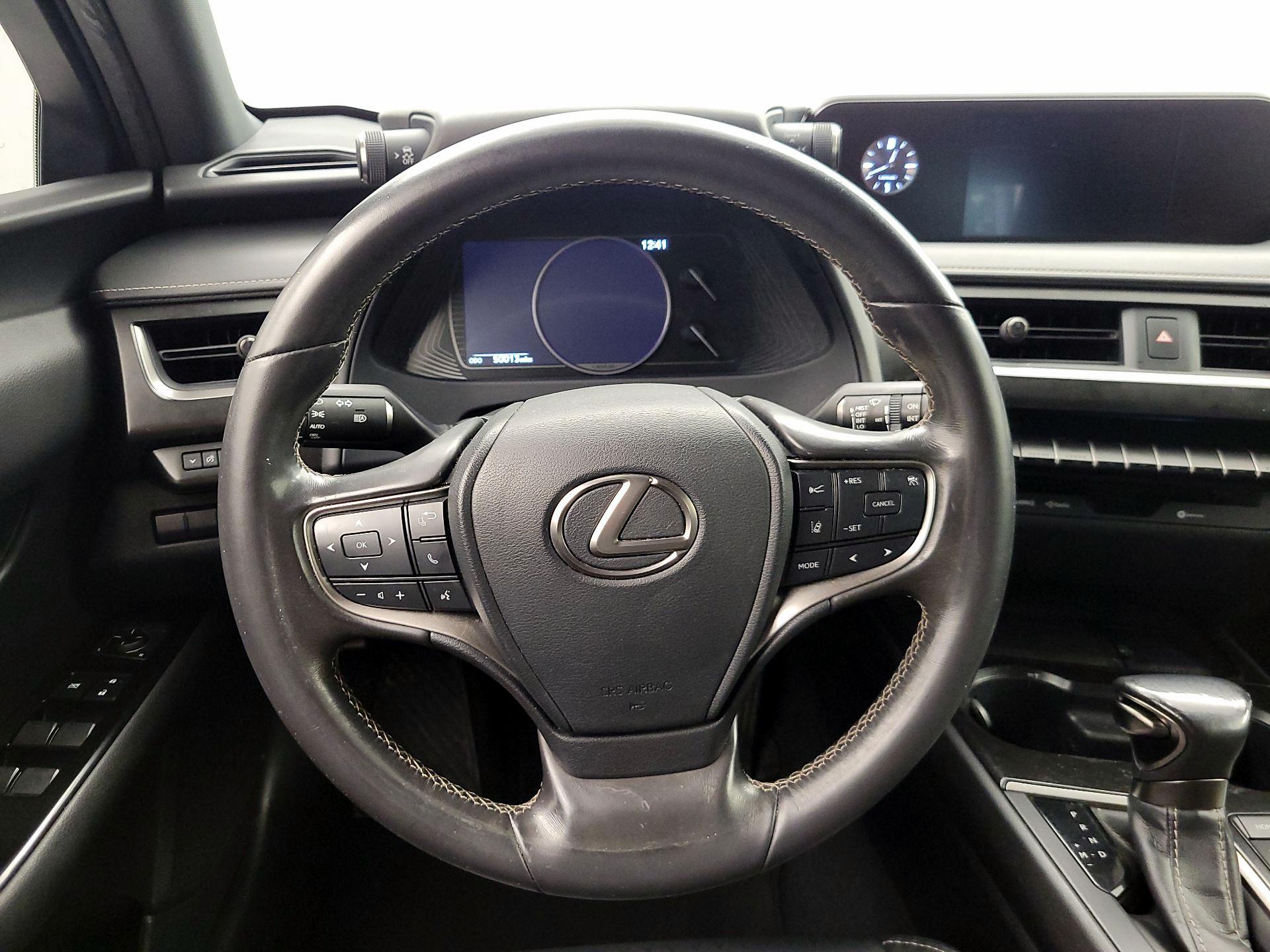 Thumbnail: 2020 Lexus UX - 10