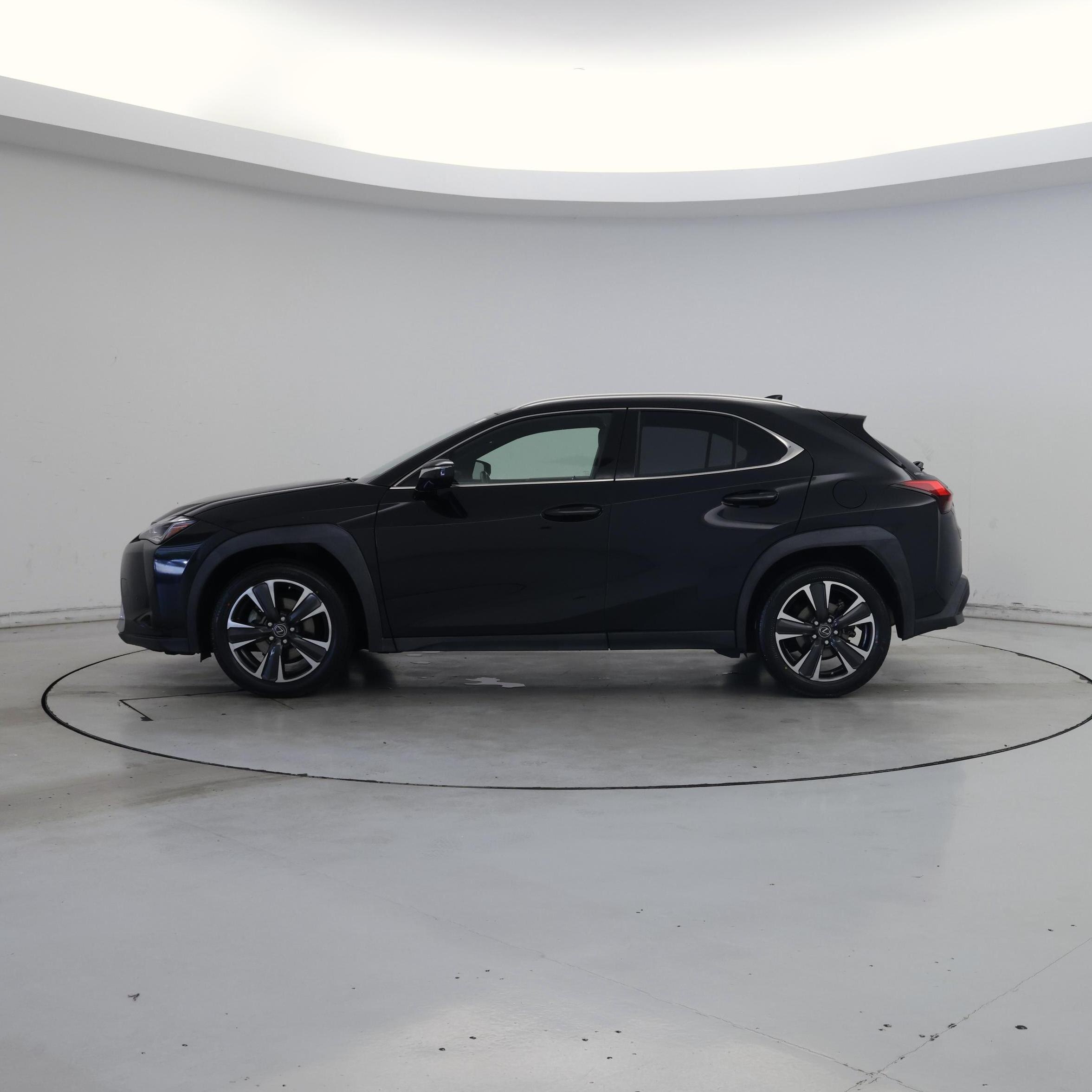 Thumbnail: 2020 Lexus UX - 3