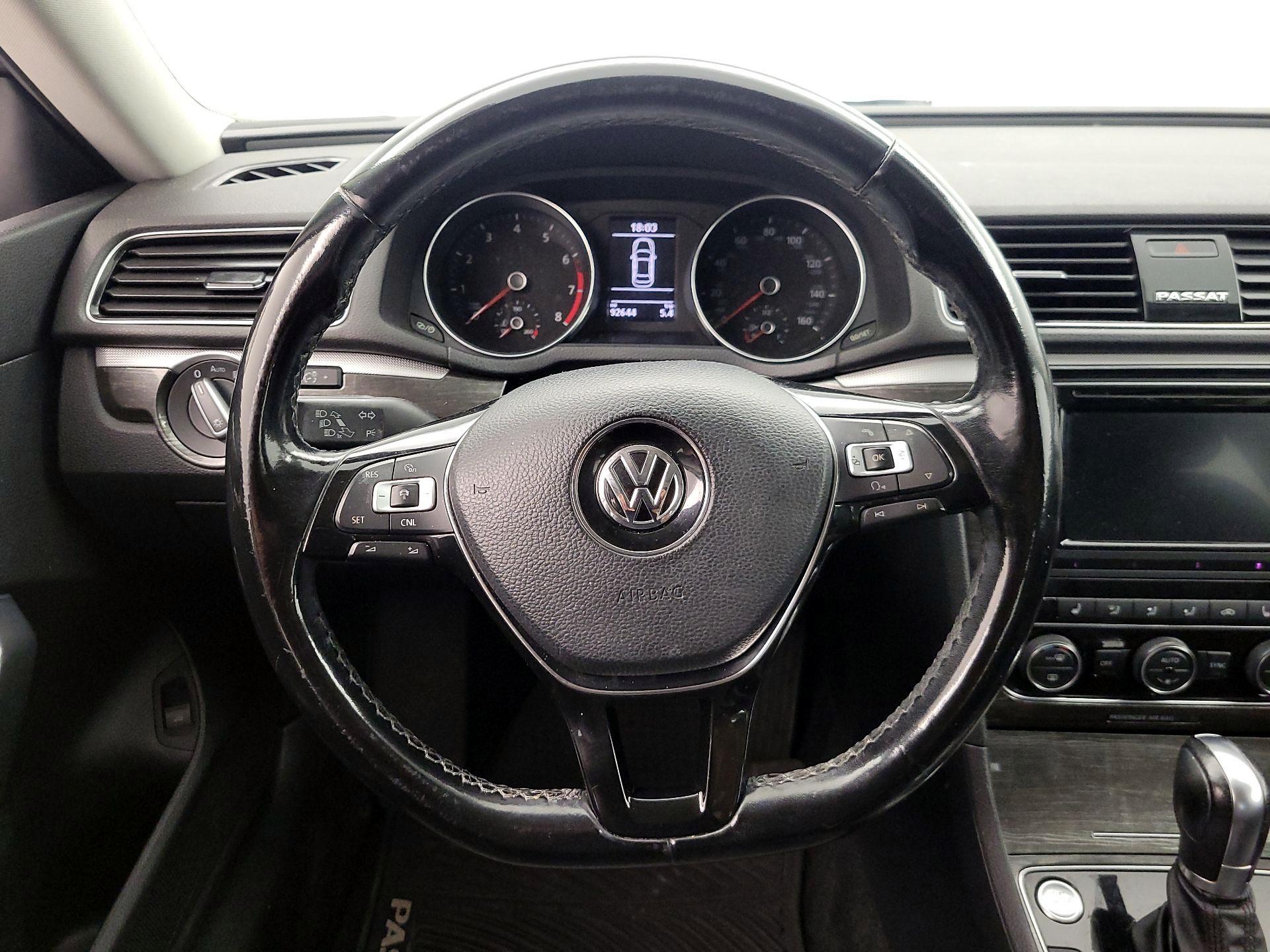 Thumbnail: 2018 Volkswagen Passat - 10